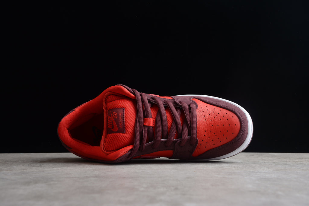 Dunk SB – Rojo / Negro