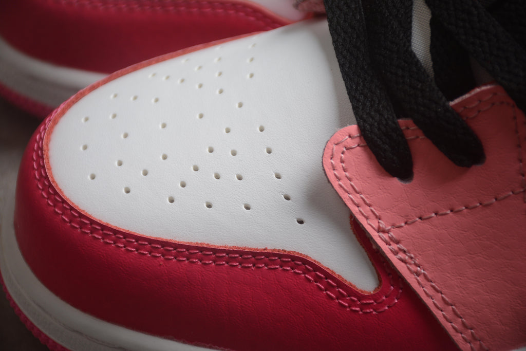 Jordan 1 Low – Rosa Claro y Oscuro / Blanco