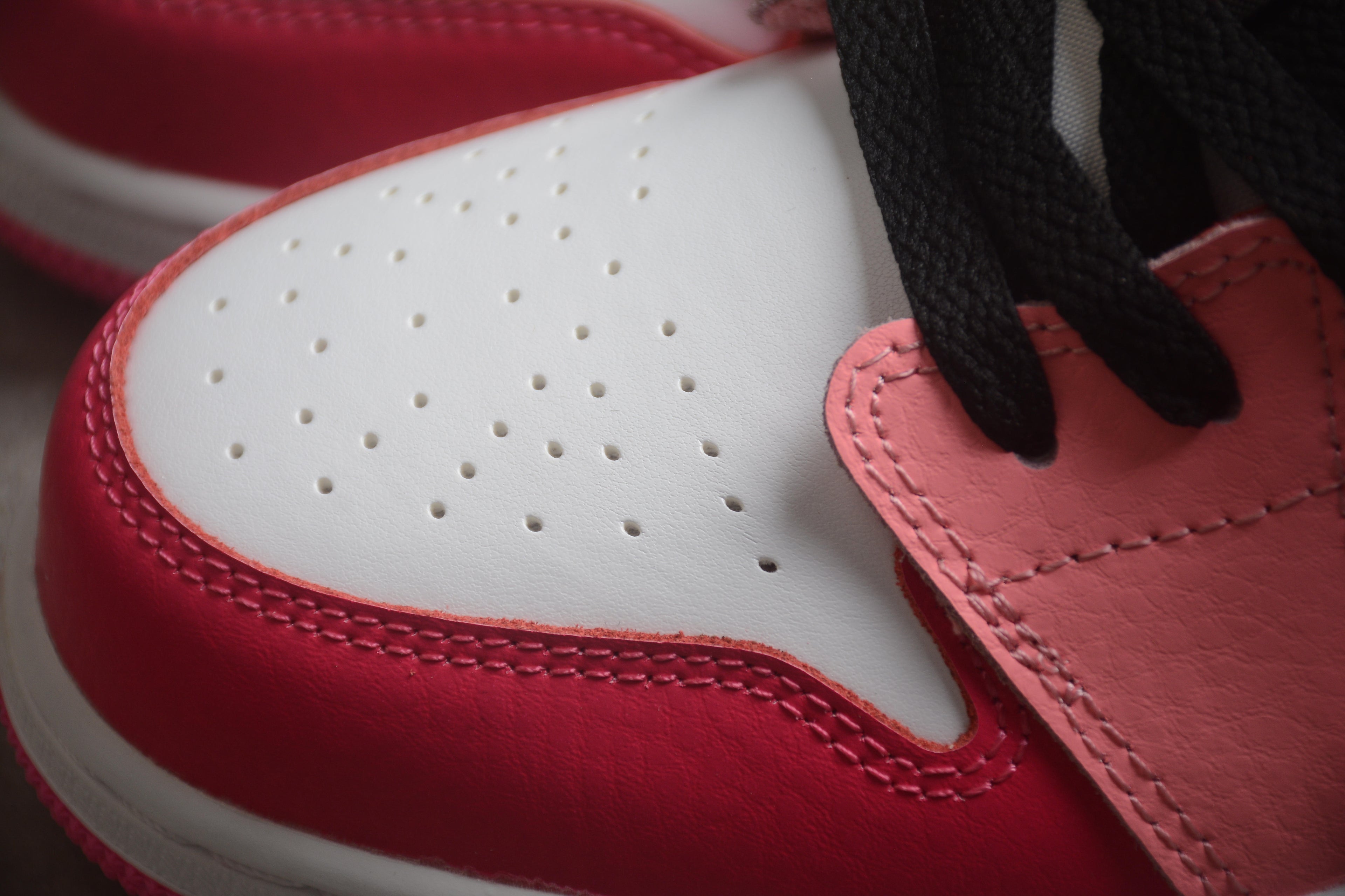 Jordan 1 Low – Rosa Claro y Oscuro / Blanco