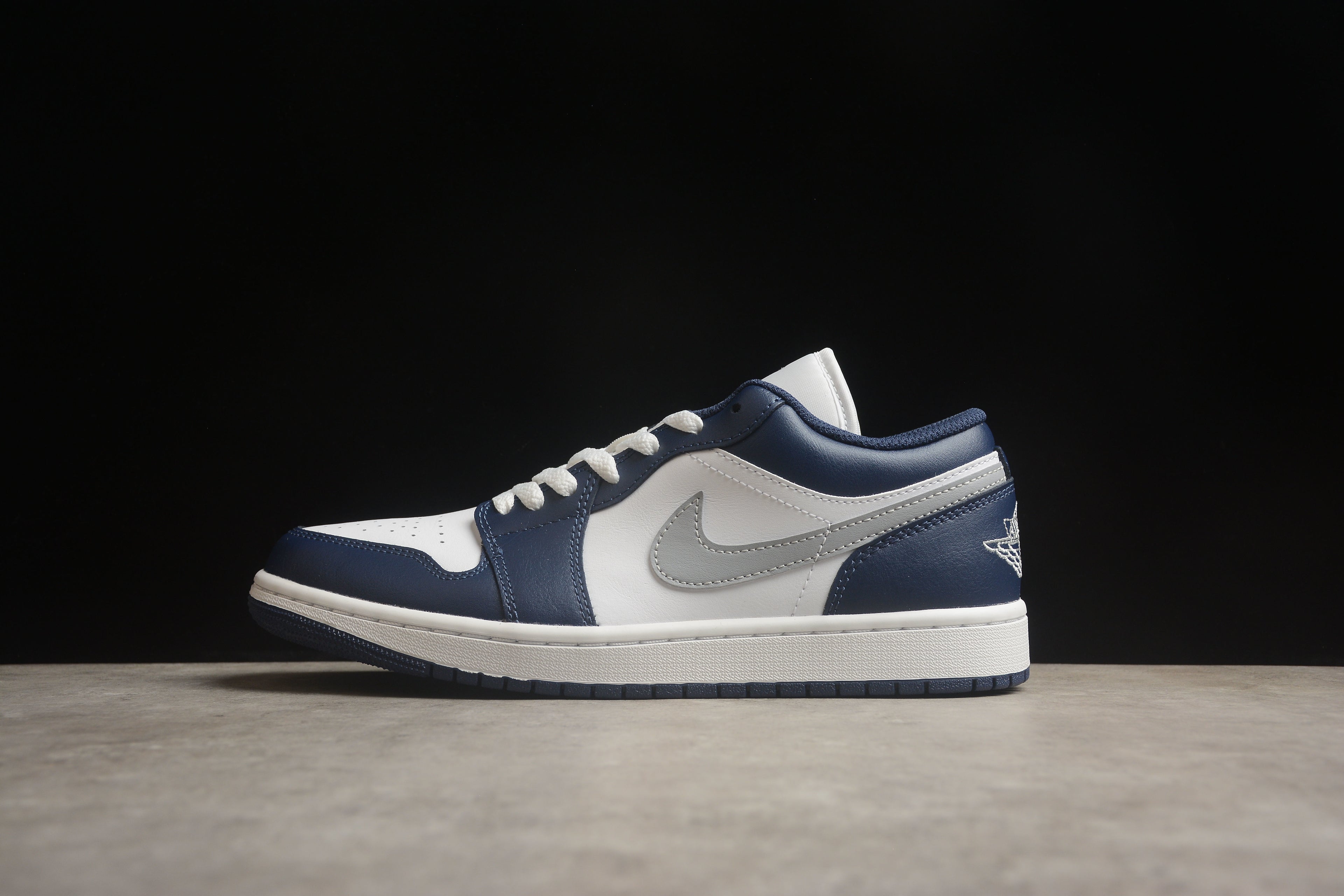 Jordan 1 Low – Azul / Blanco / Gris