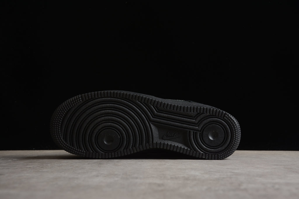 Air Force 1 Low – Negro con Detalles Blancos