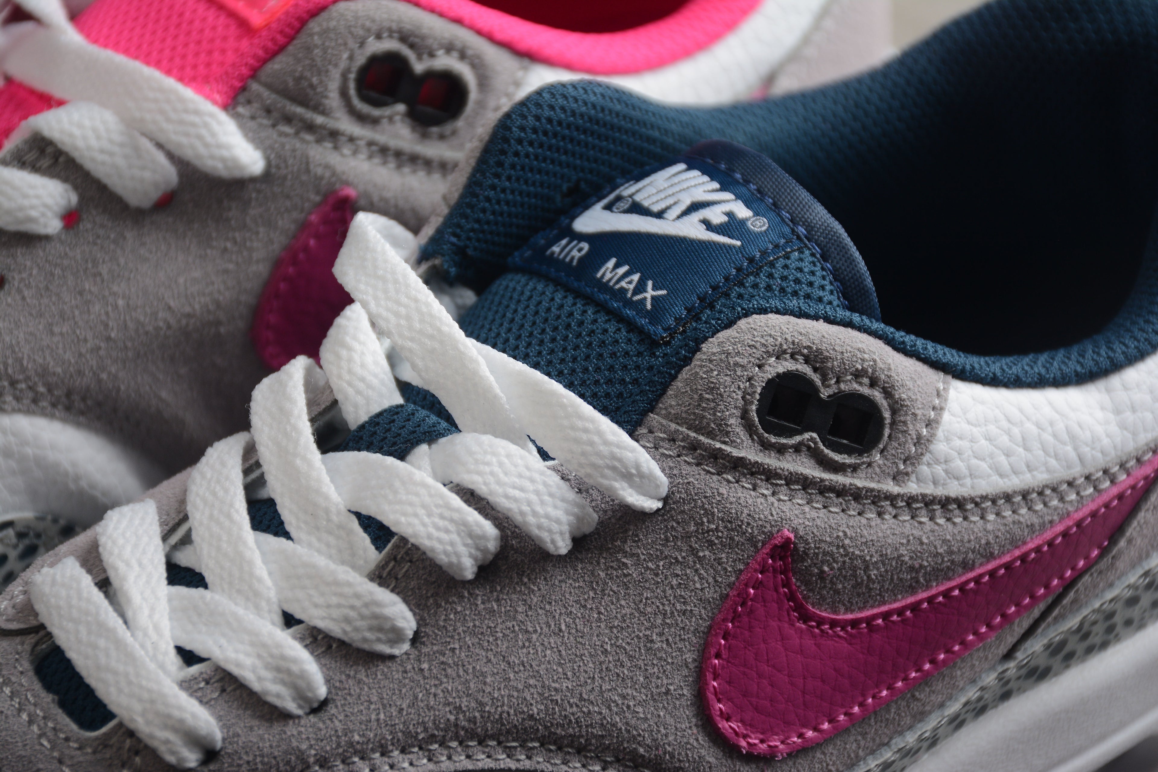 Air Max 1 – Gris / Rosa