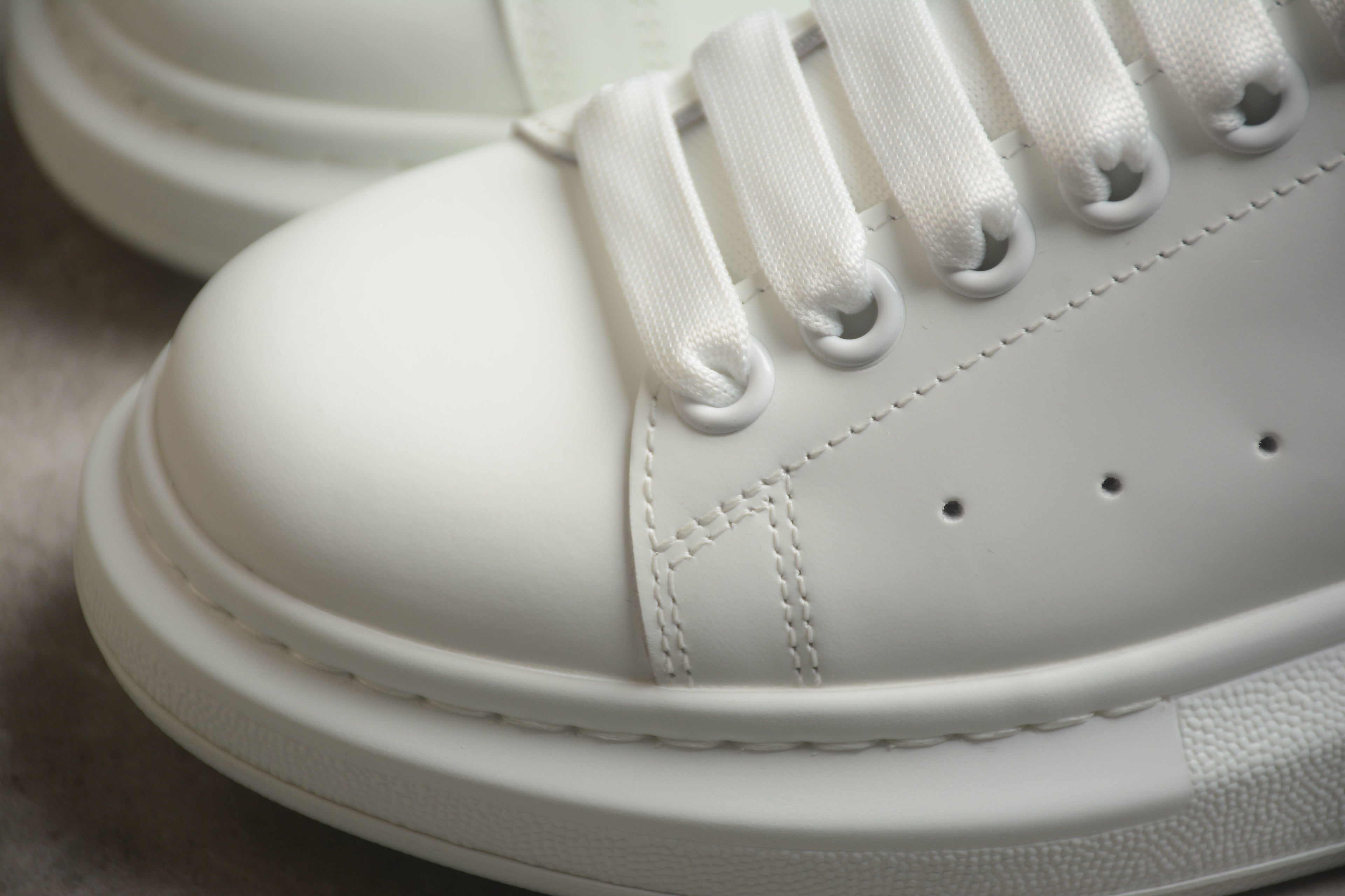 Alexander McQueen – Blanco
