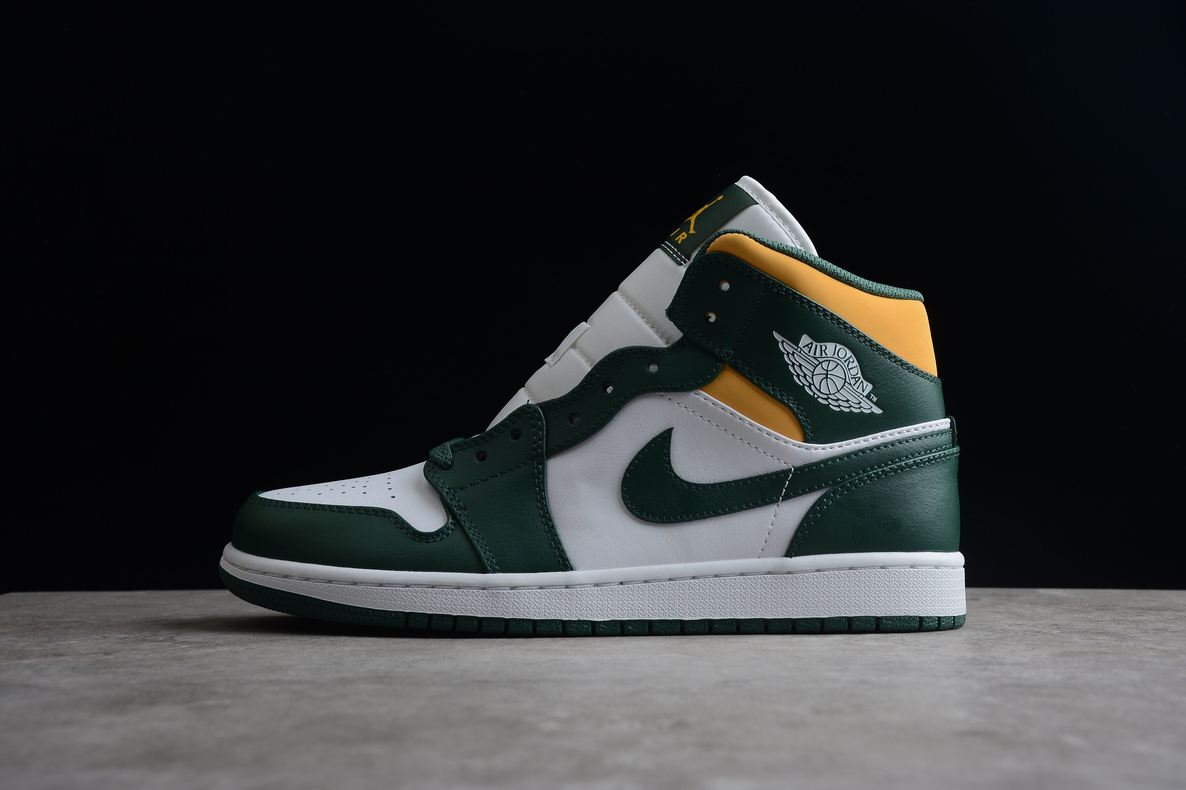 Air Jordan 1 Mid – Verde Oscuro / Naranja