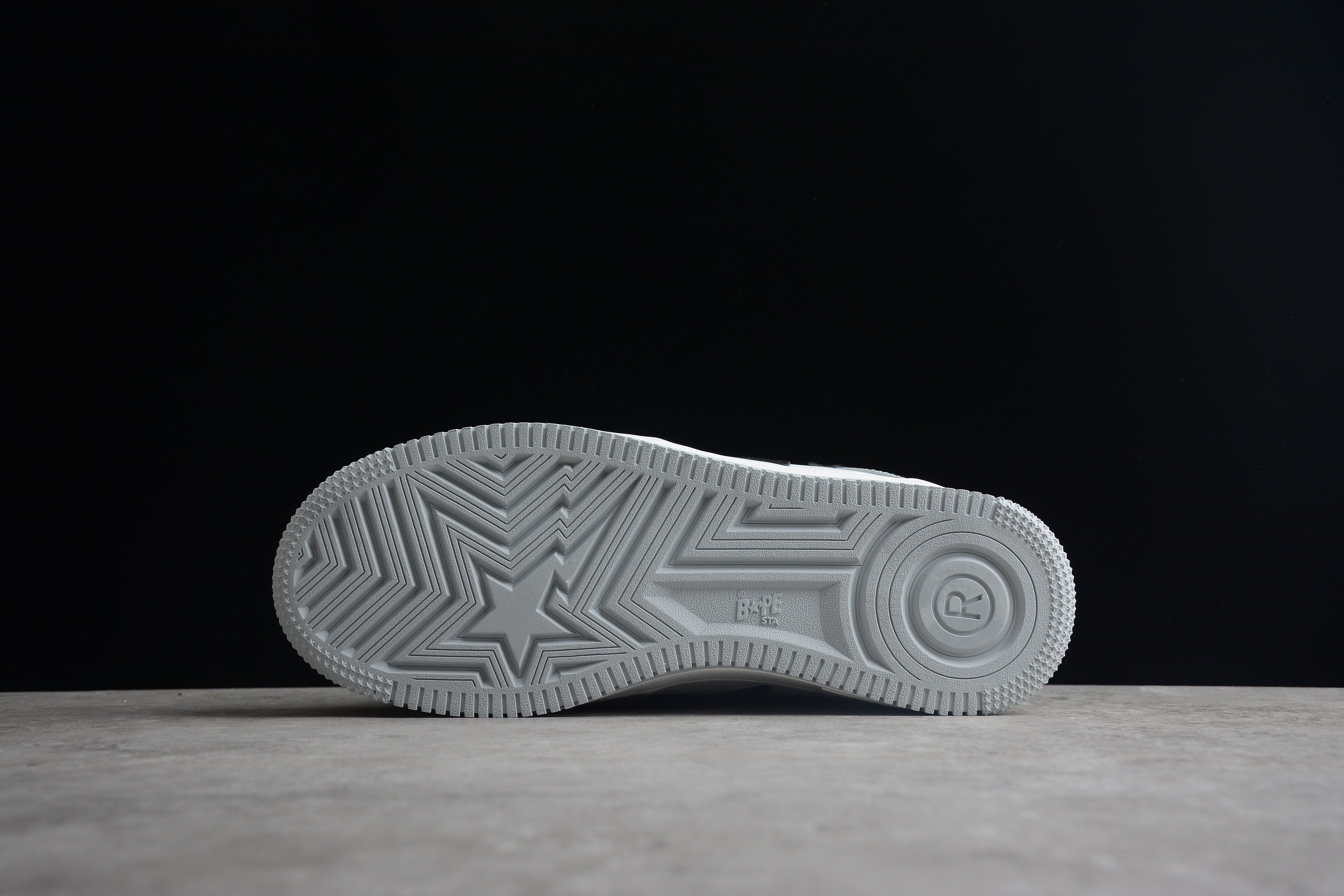 BAPE STA – Gris / Blanco / Negro