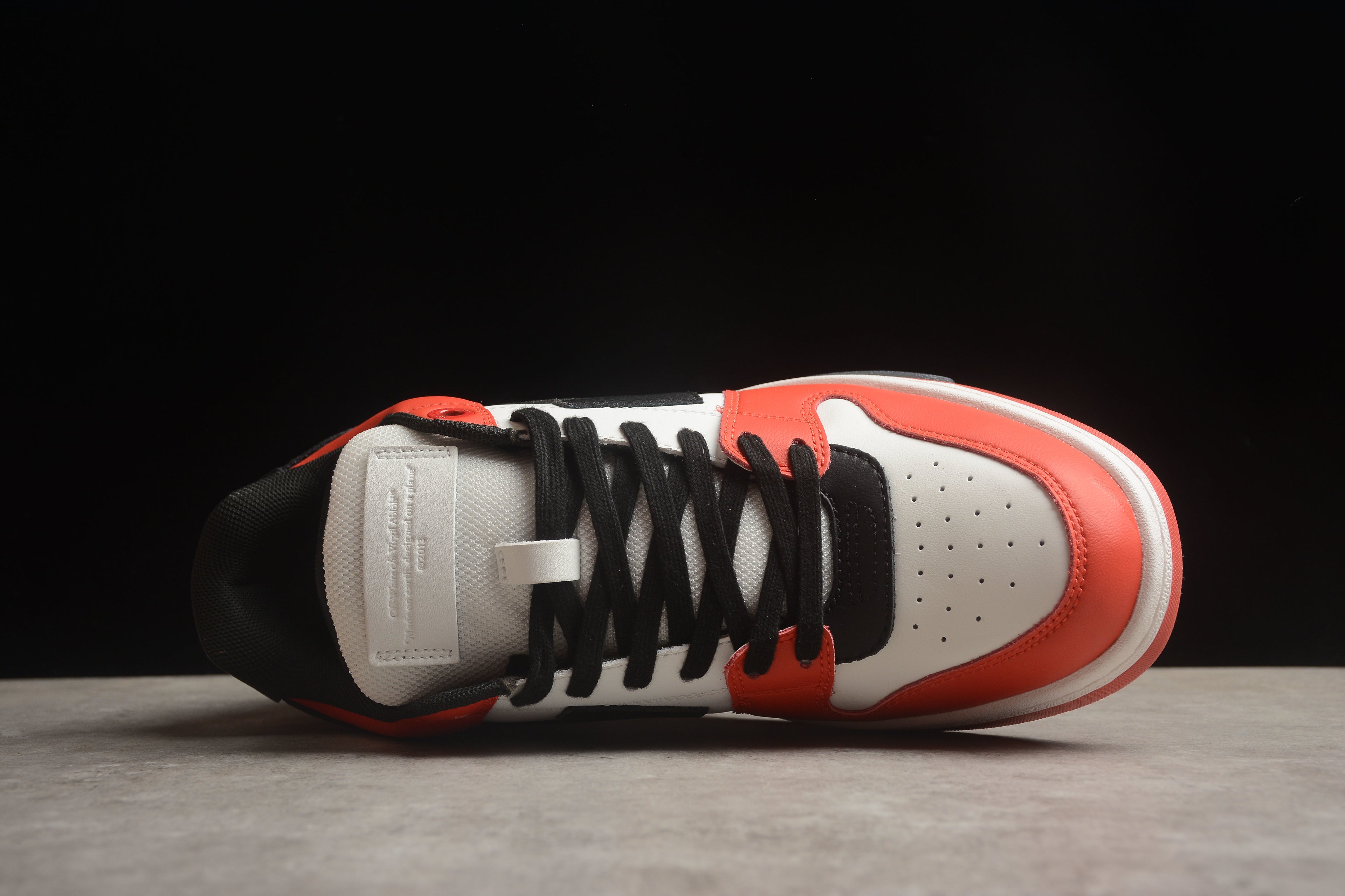 Off-White – Rojo / Negro / Blanco