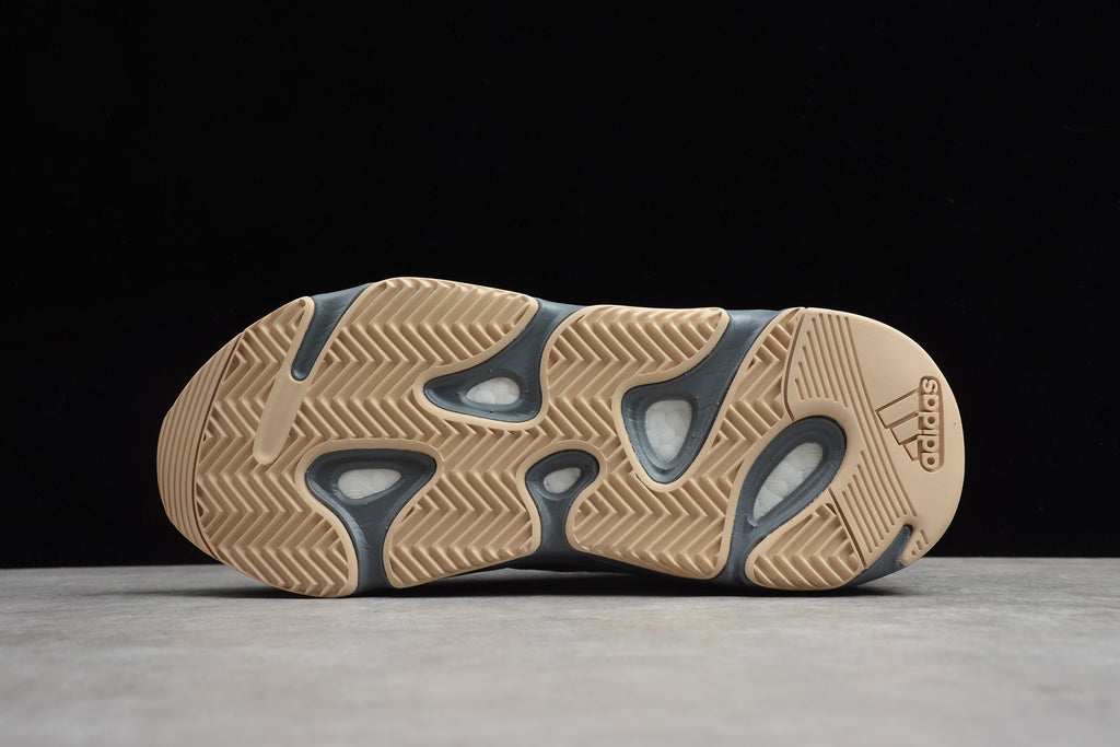Adidas Yeezy 700 – Gris Claro