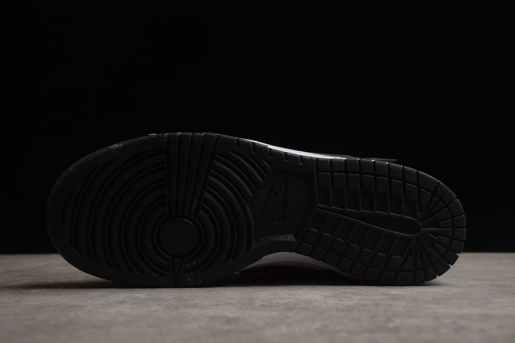 Dunk SB – Negro / Blanco
