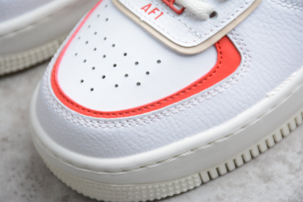 Air Force 1 Shadow – Blanco / Rojo / Rosa