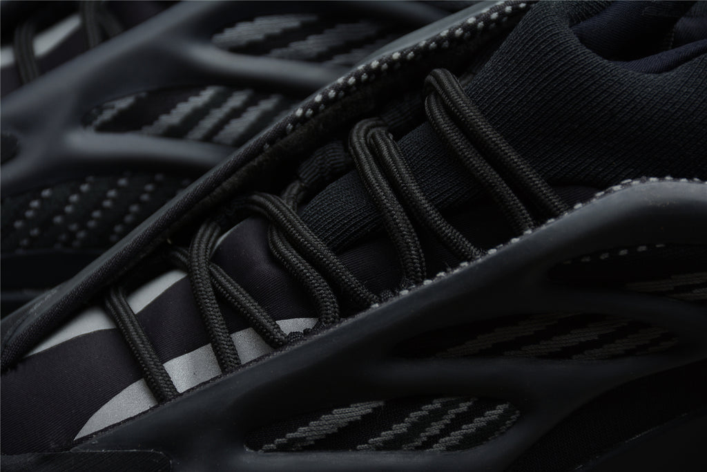 Adidas Yeezy 700 V3 – Negro