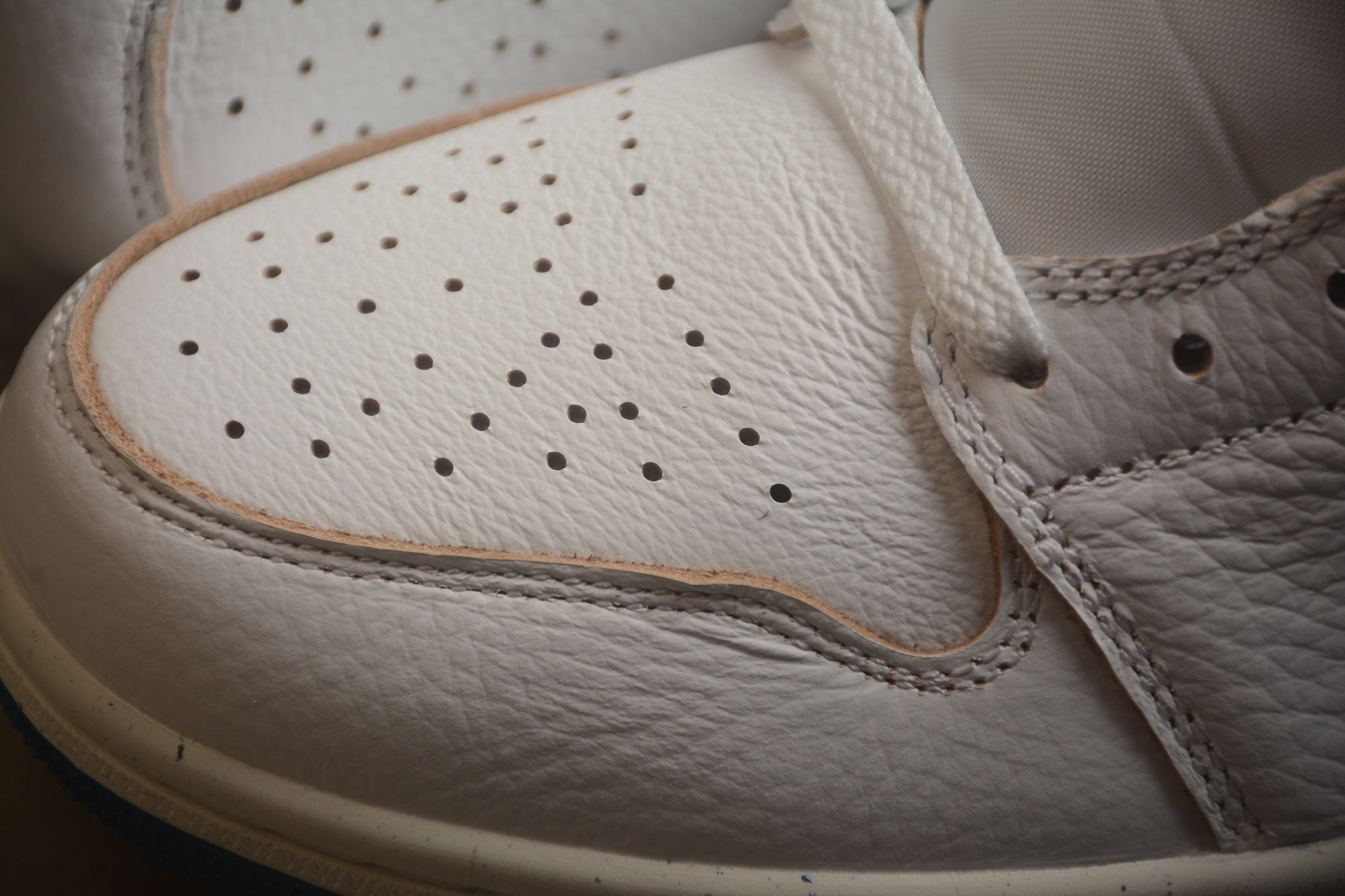 Air Jordan 1 Mid – Blanco / Azul