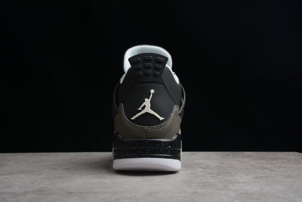 Air Jordan 4 – Tonos de Gris