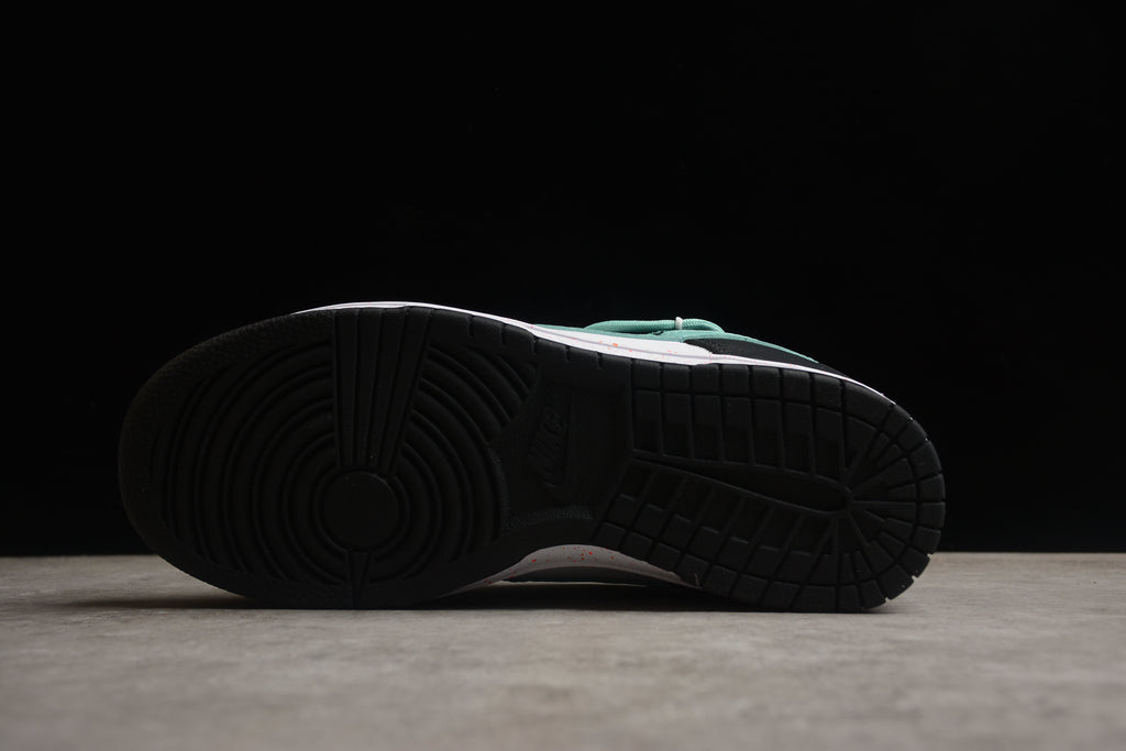 Dunk SB – Negro / Blanco / Turquesa