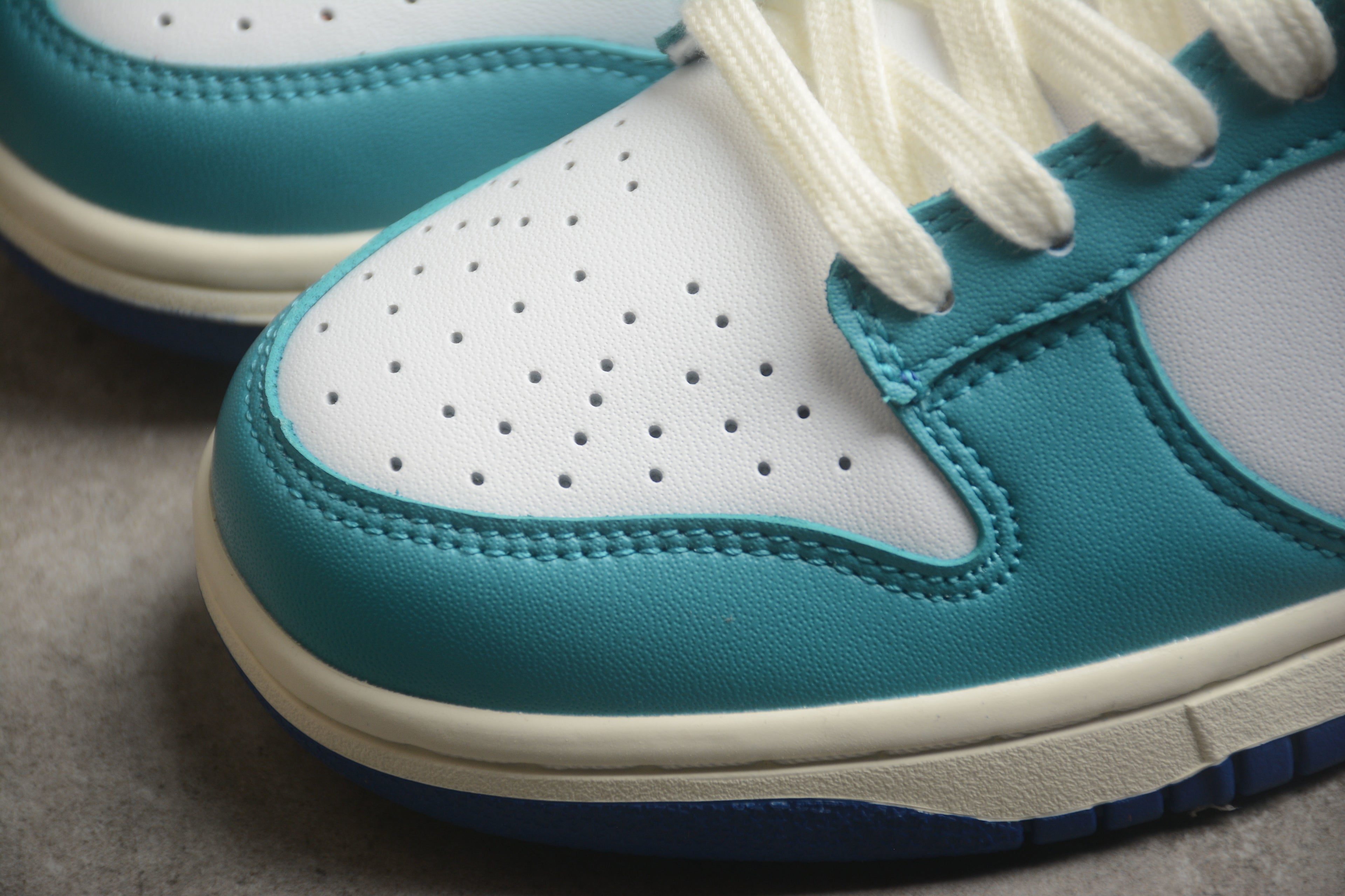 Dunk SB – Azul / Blanco Oscuro