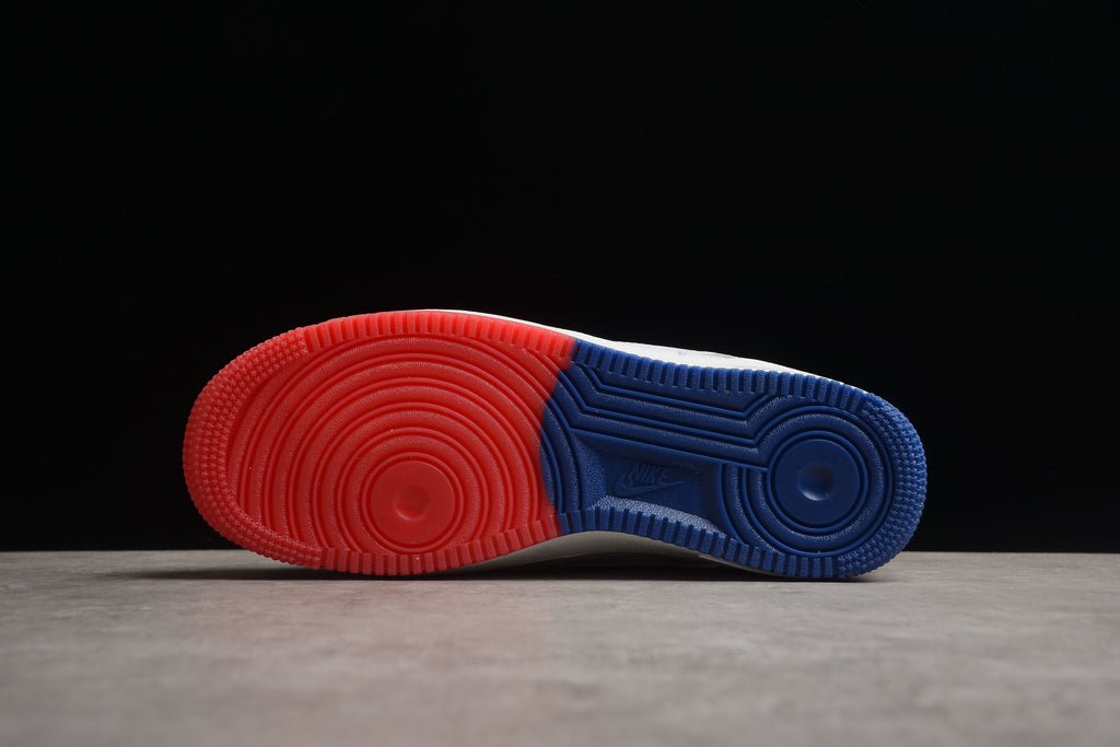 Nike Air Force 1 Low – Blanco / Rojo / Azul