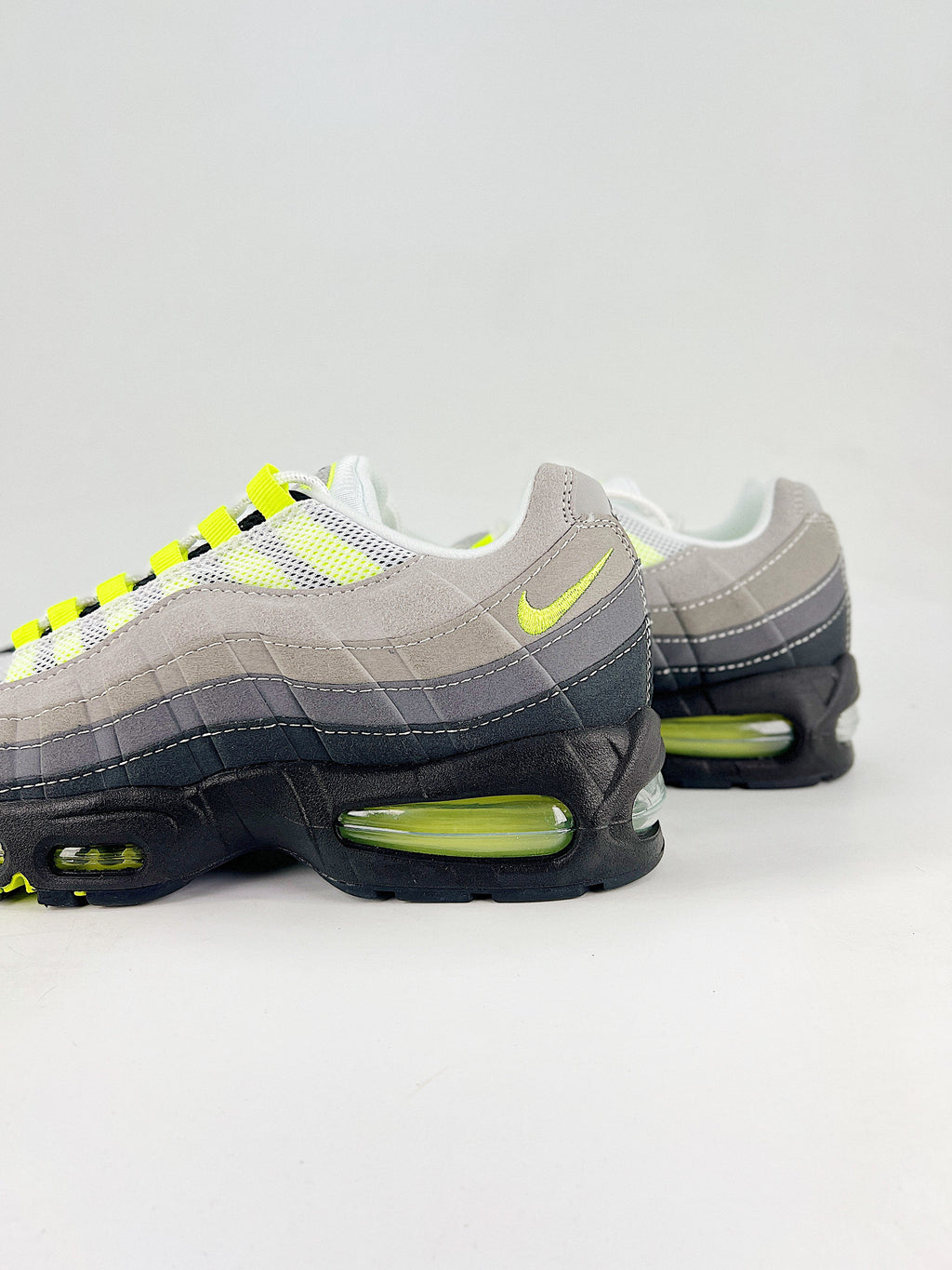 Air Max 95 – Negro / Gris / Amarillo