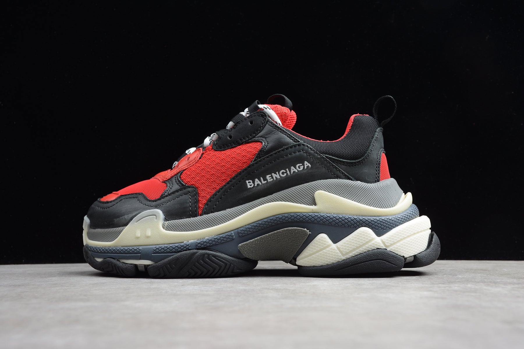 Balenciaga Triple S – Negro / Rojo
