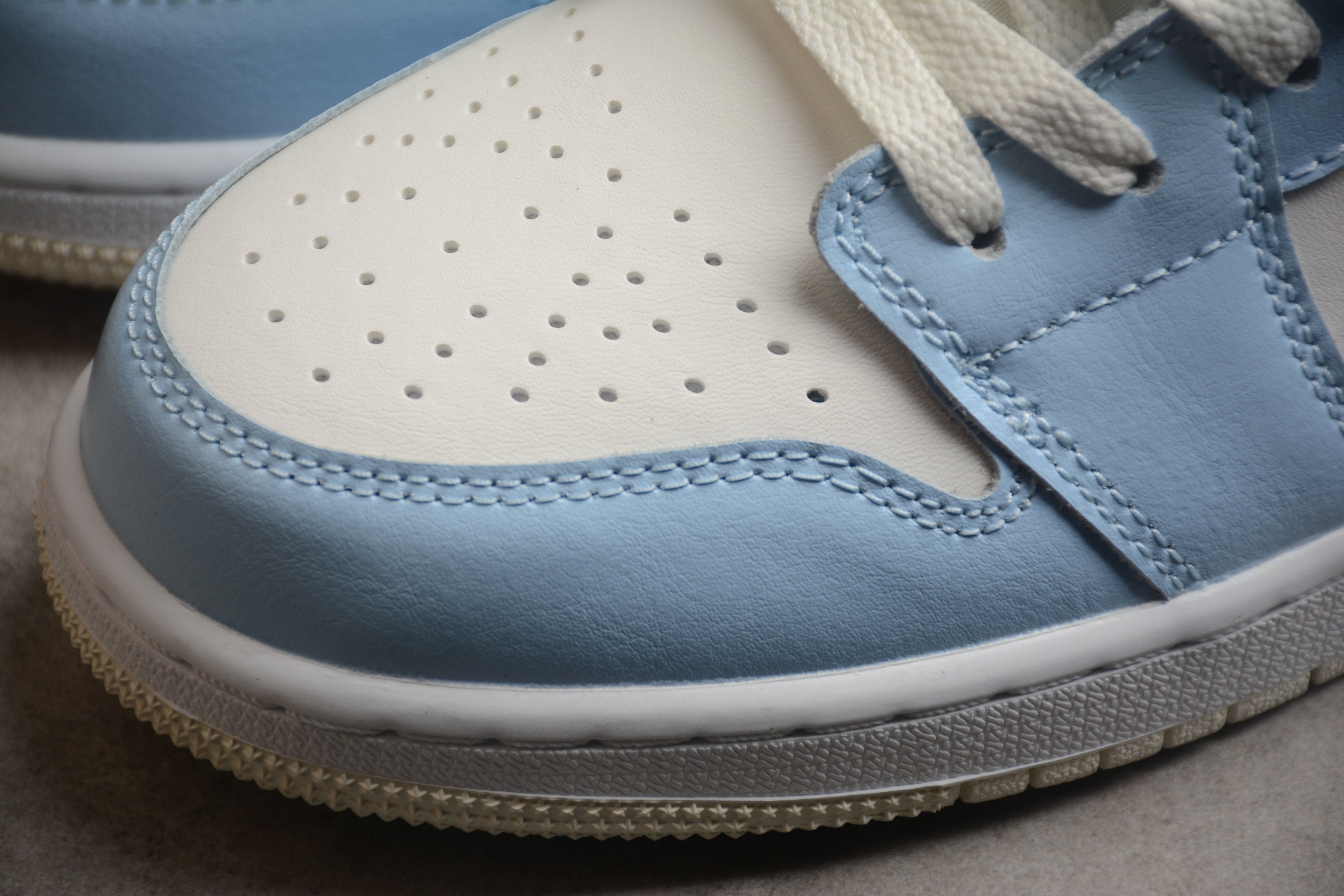 Jordan 1 Low – Azul / Blanco / Negro
