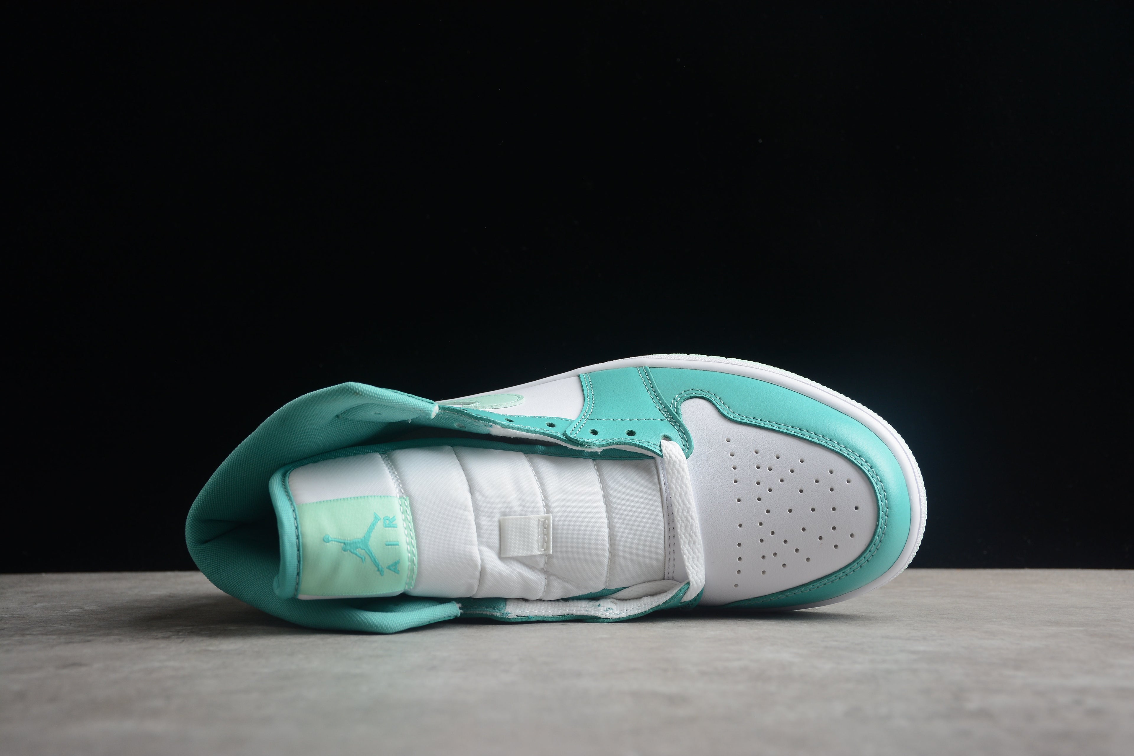 Air Jordan 1 Mid – Turquesa / Blanco