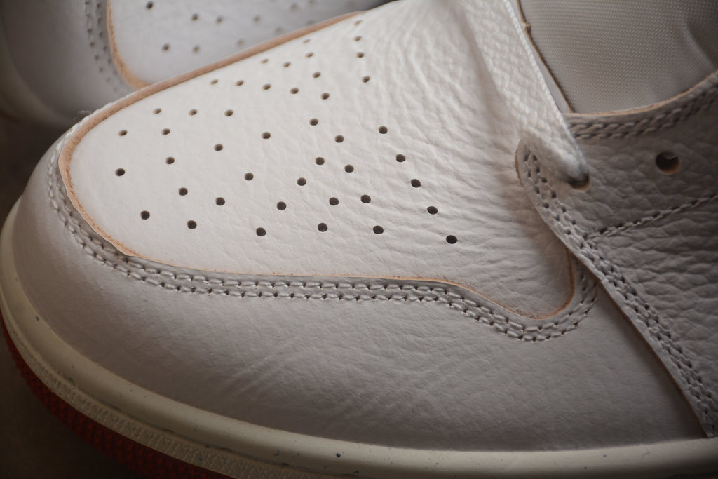 Air Jordan 1 Mid – Blanco / Rojo
