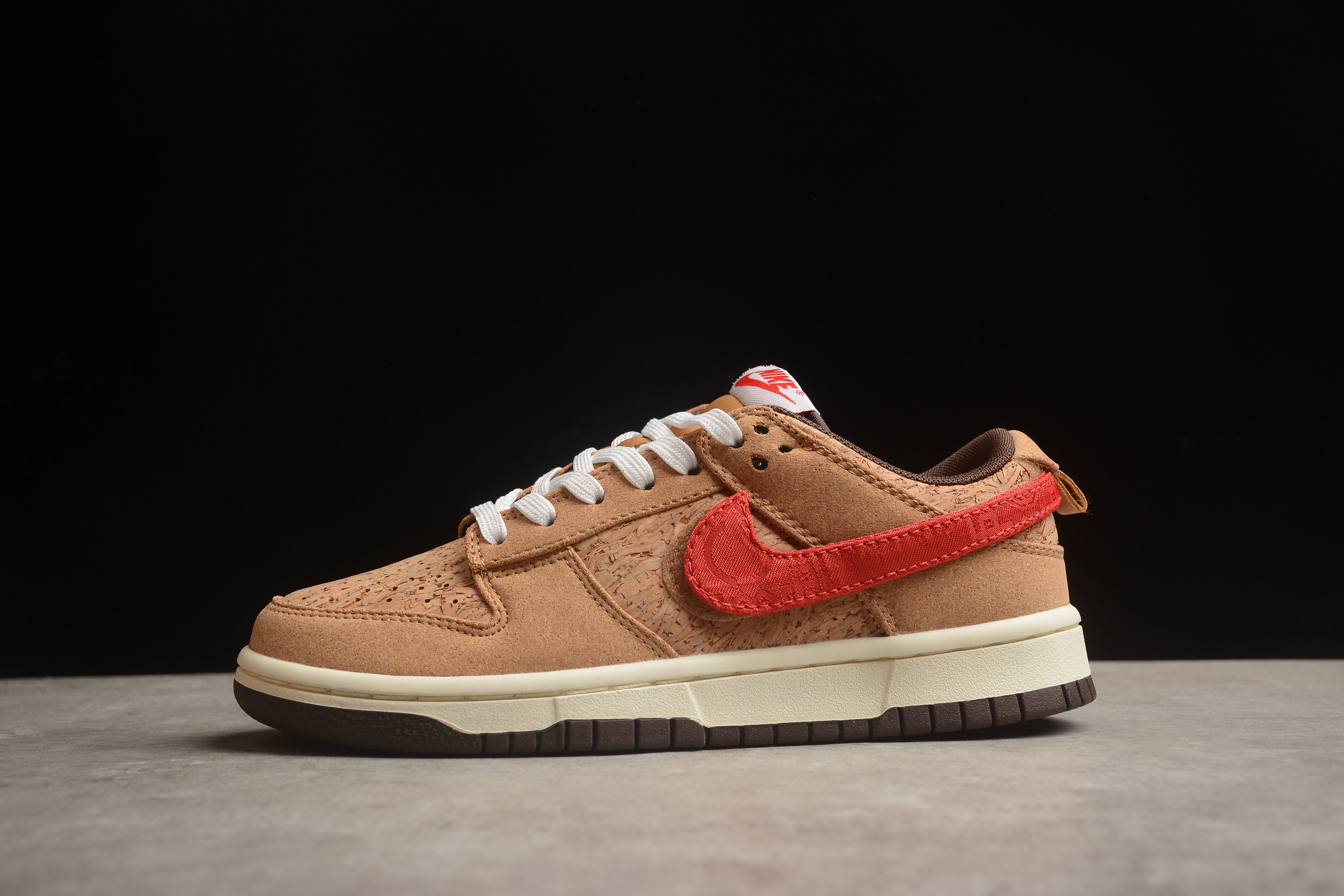 Dunk SB – Marrón / Rojo