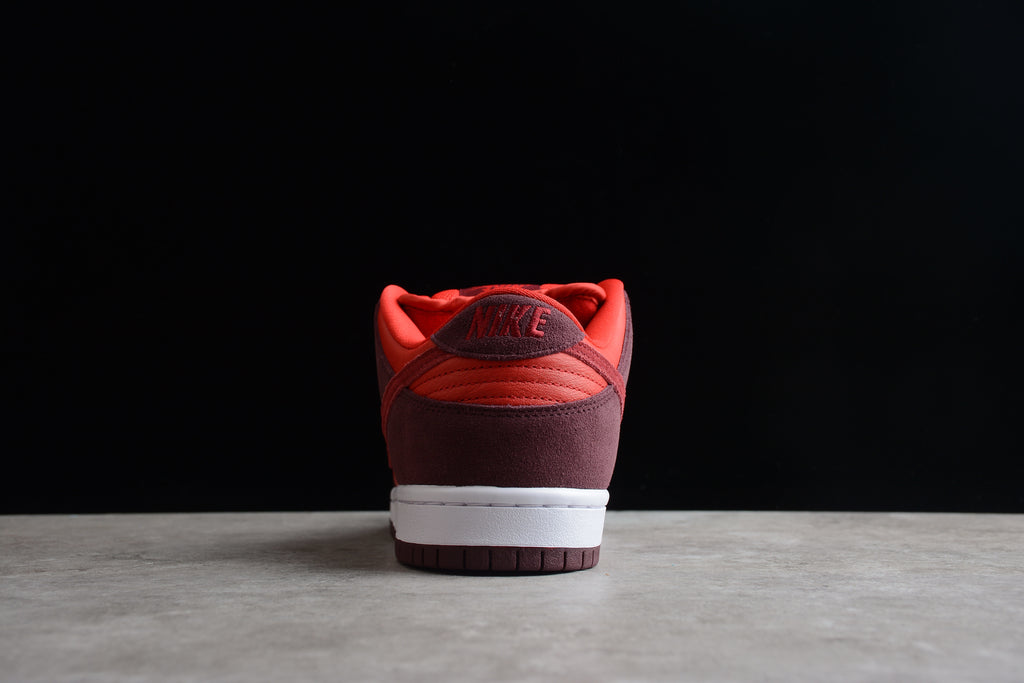 Dunk SB – Rojo / Negro