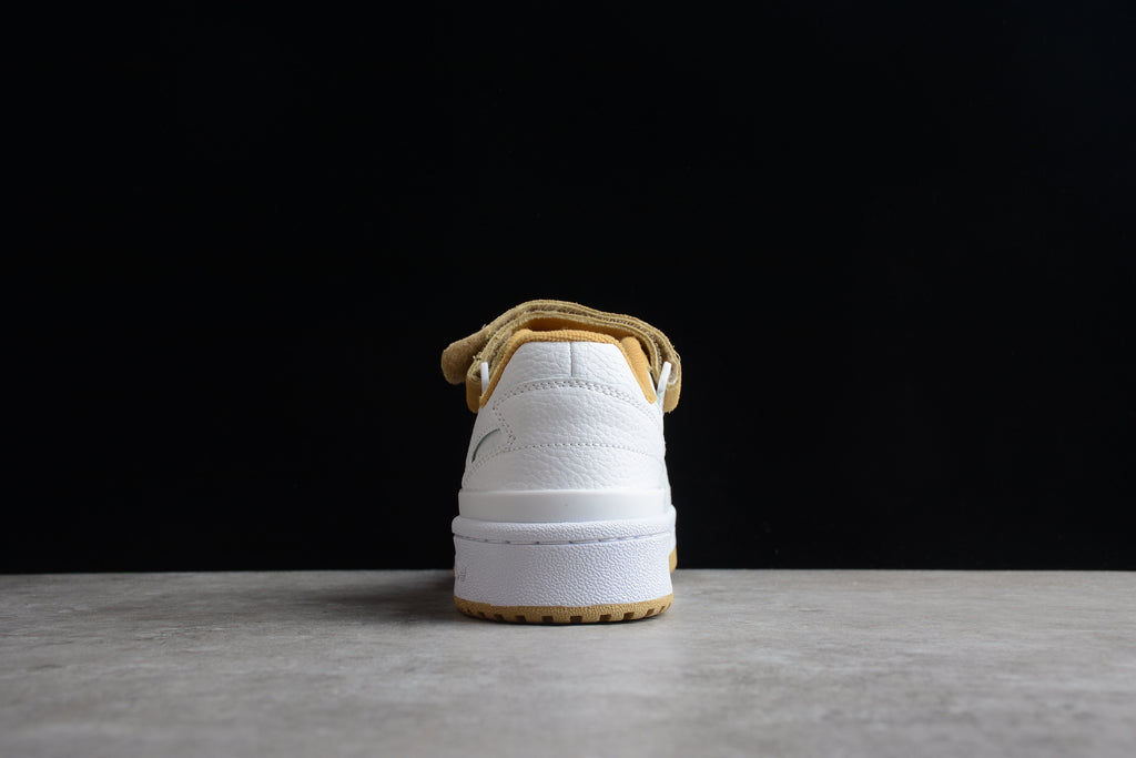 Adidas Forum – Blanco / Marrón