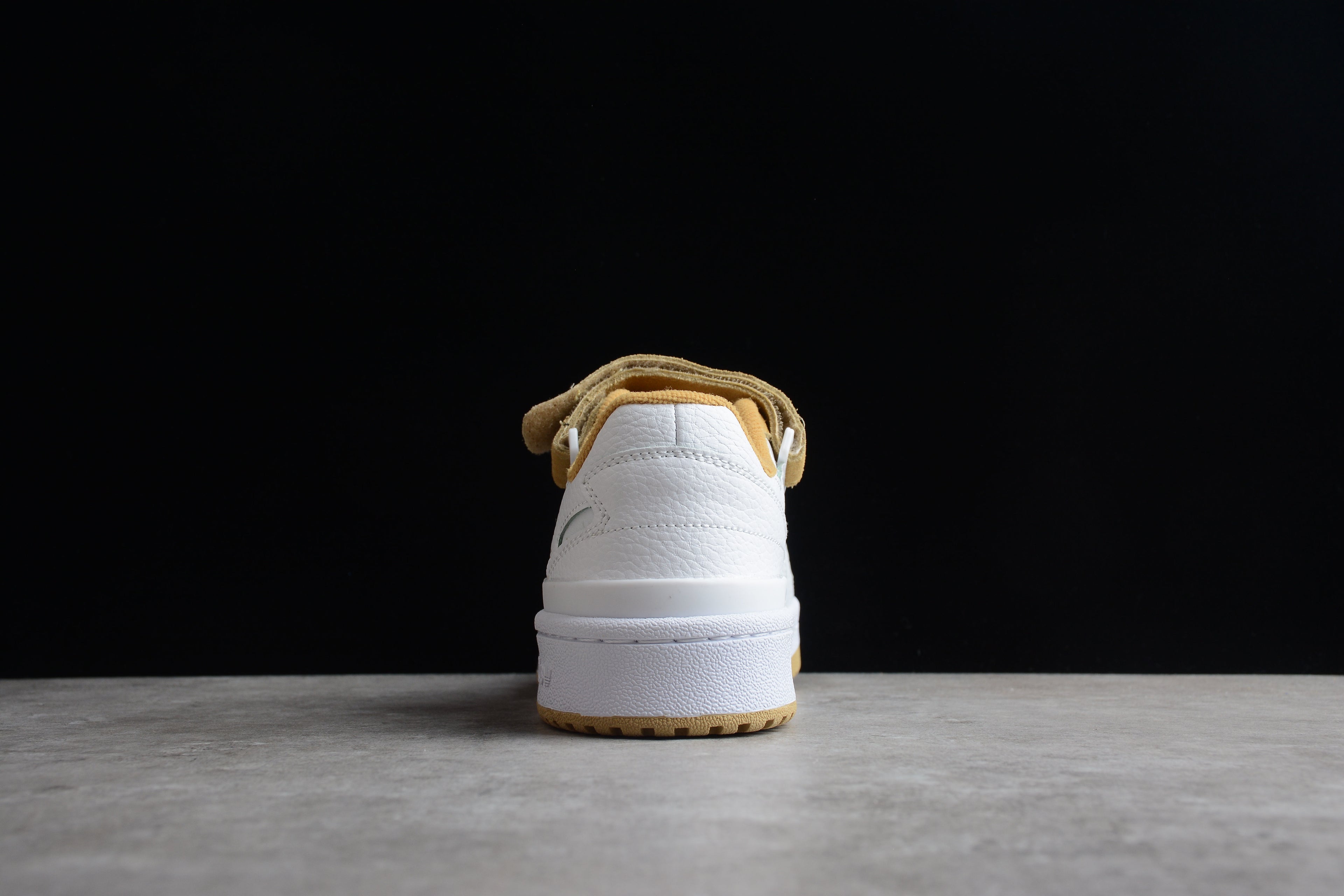 Adidas Forum – Blanco / Marrón