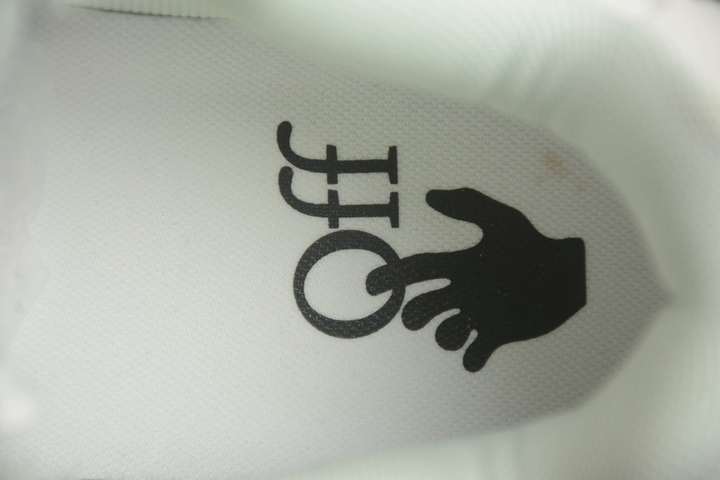 Off-White – Blanco