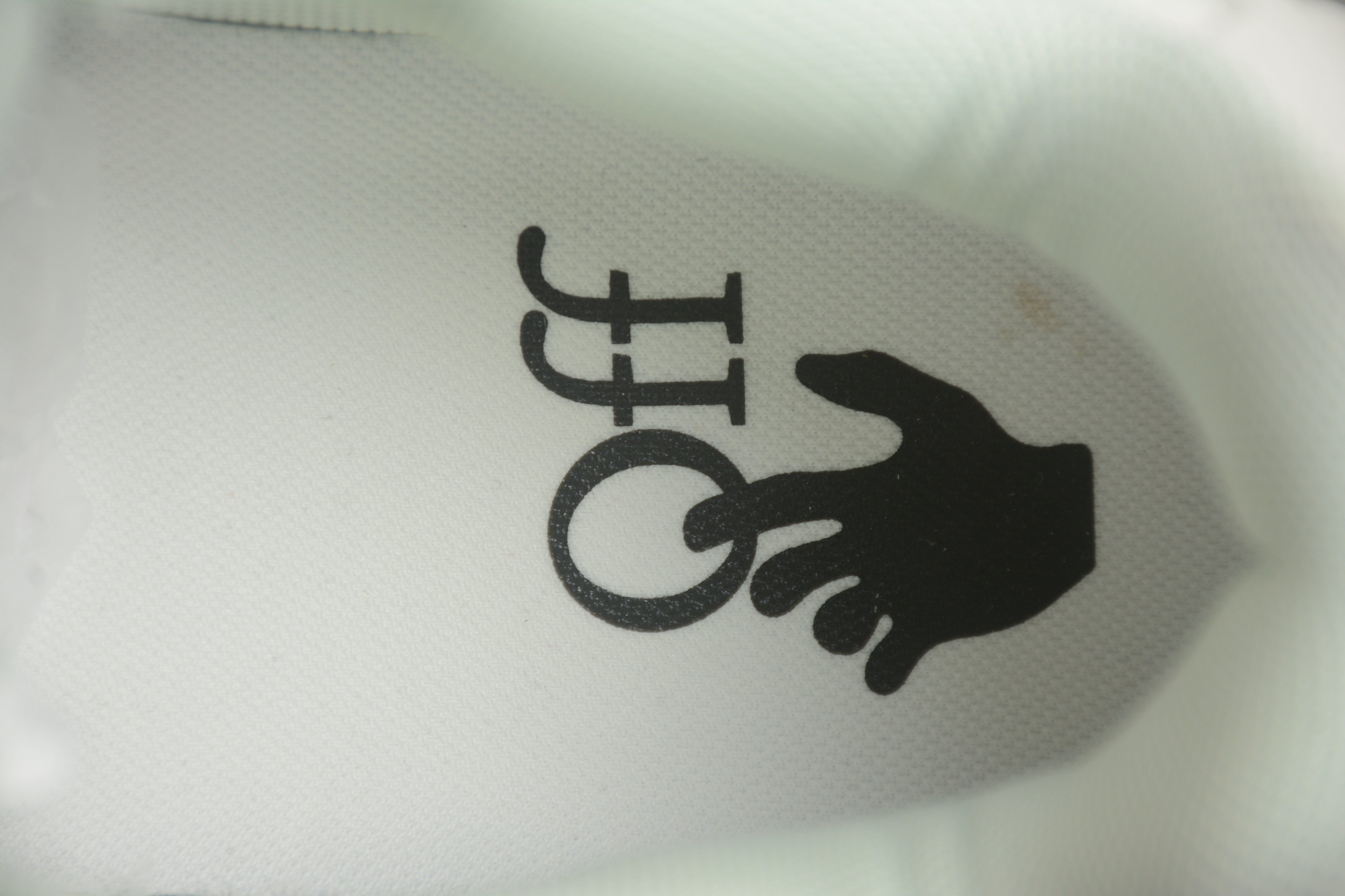 Off-White – Blanco