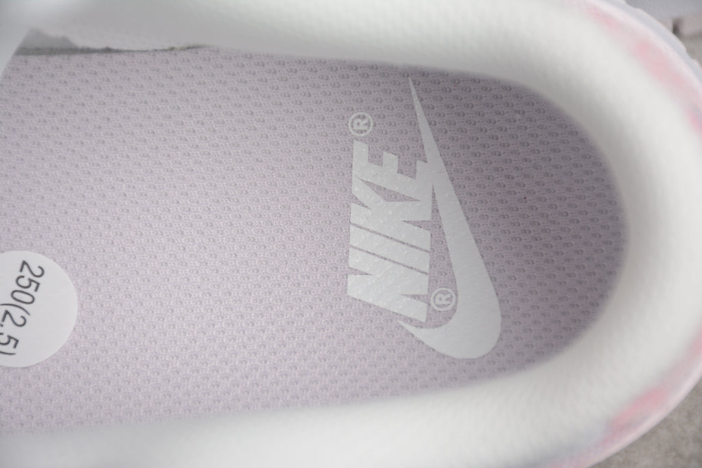 Dunk SB – Rosa Claro / Blanco