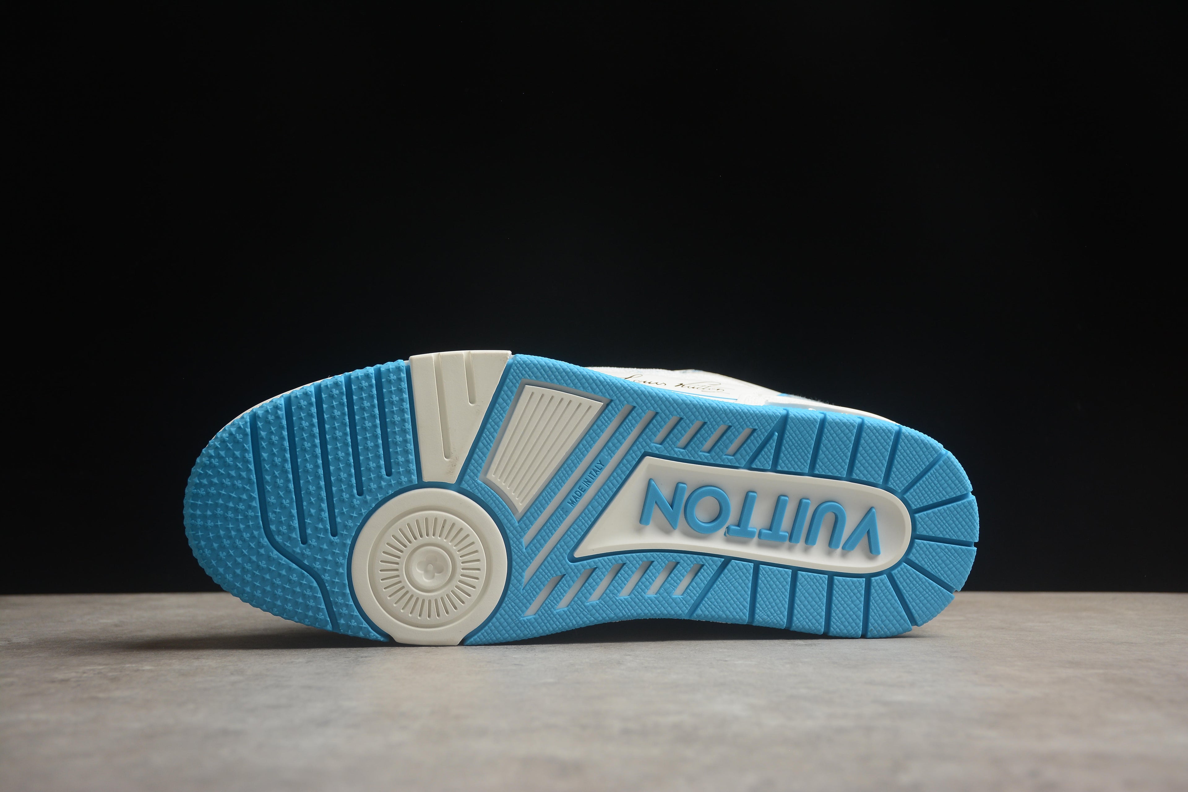 Louis Vuitton Trainer Low – Azul / Blanco