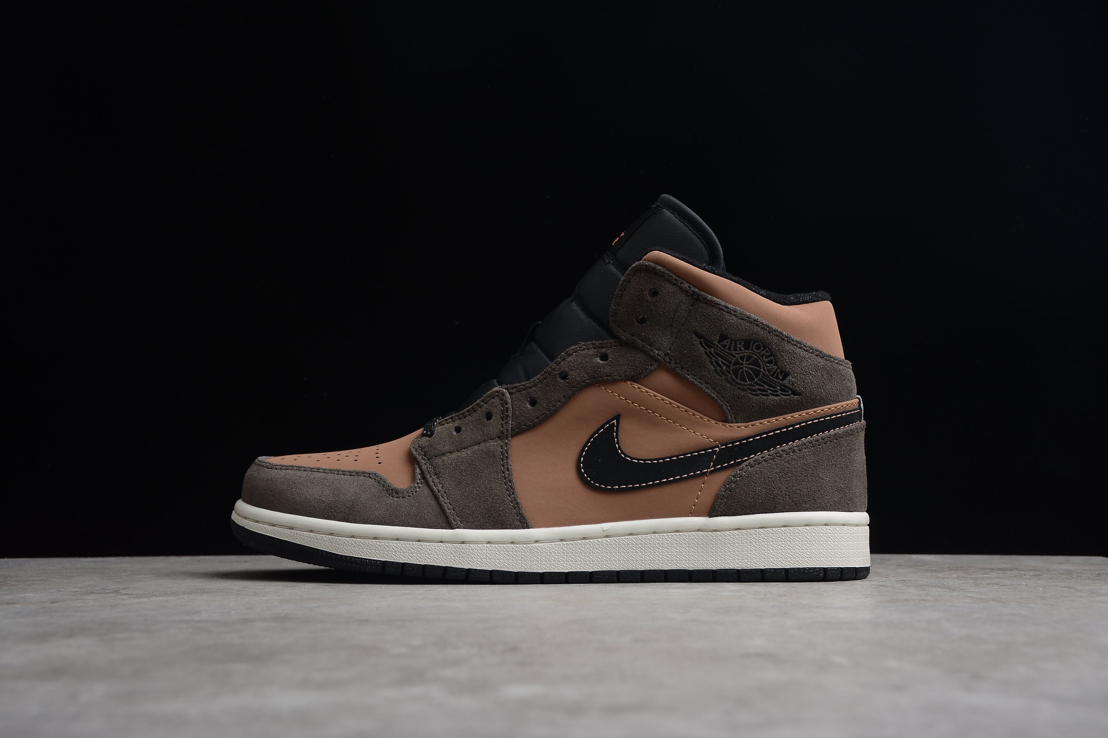 Air Jordan 1 Mid – Marrón