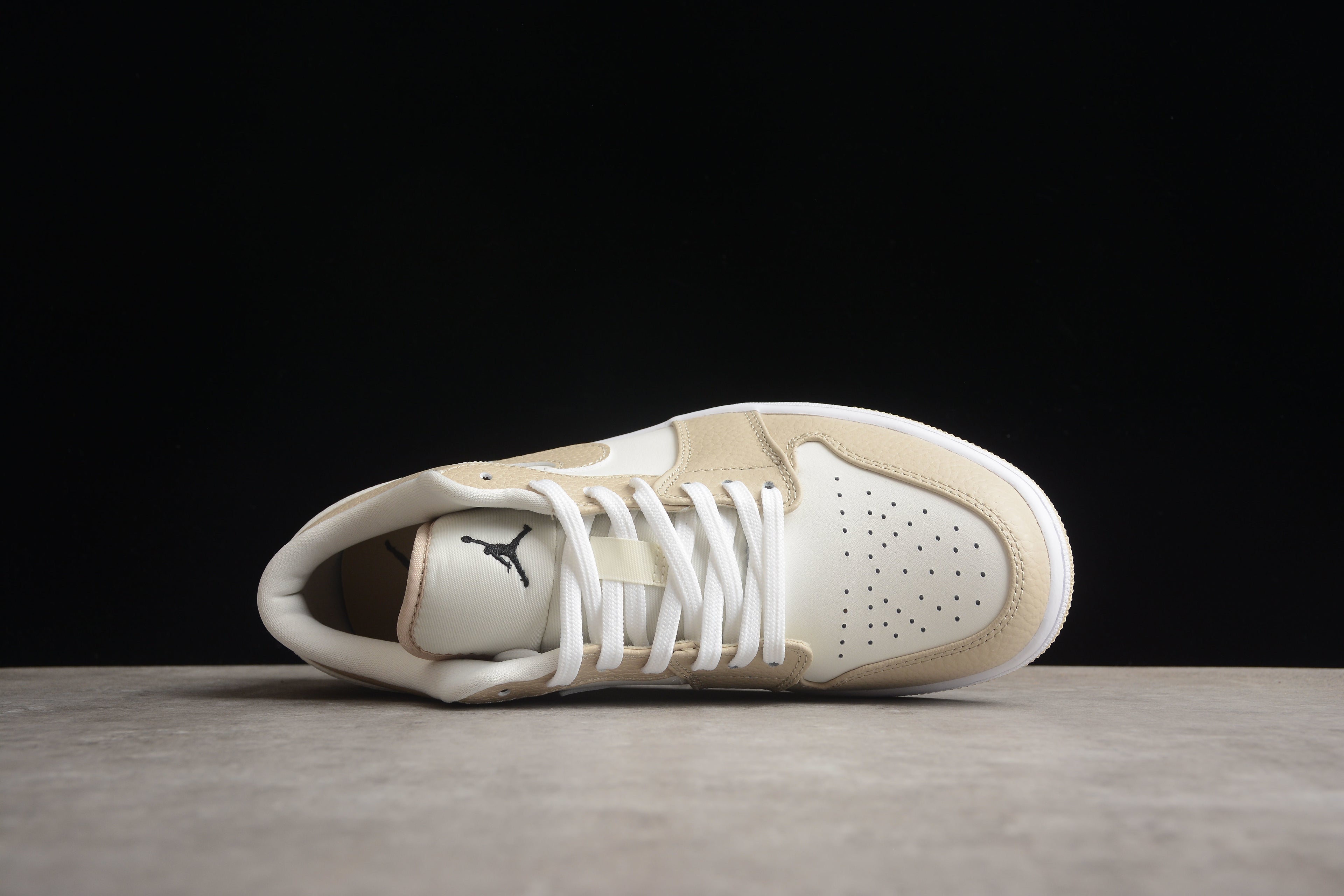 Jordan 1 Low – Beige / Blanco