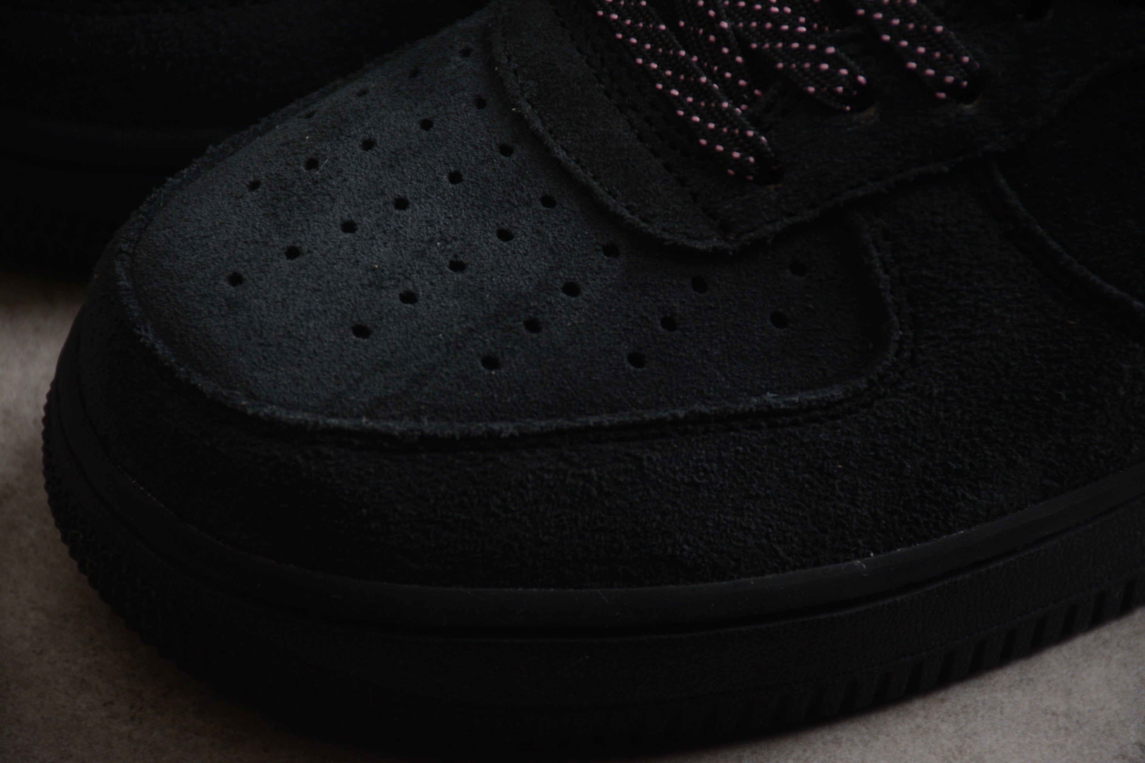 Air Force 1 Low – Negro / Rosa