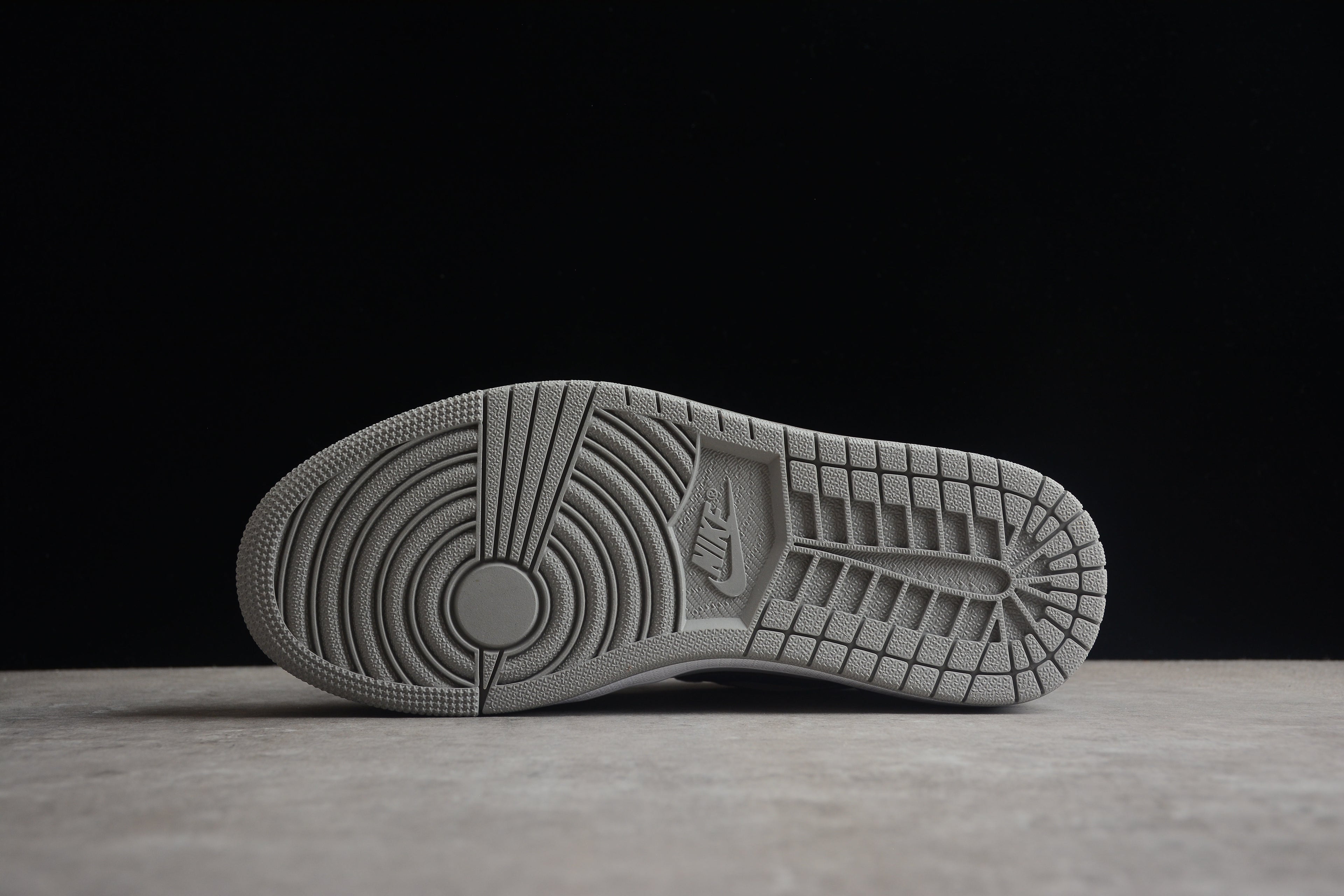Jordan 1 Low – Gris / Azul / Blanco