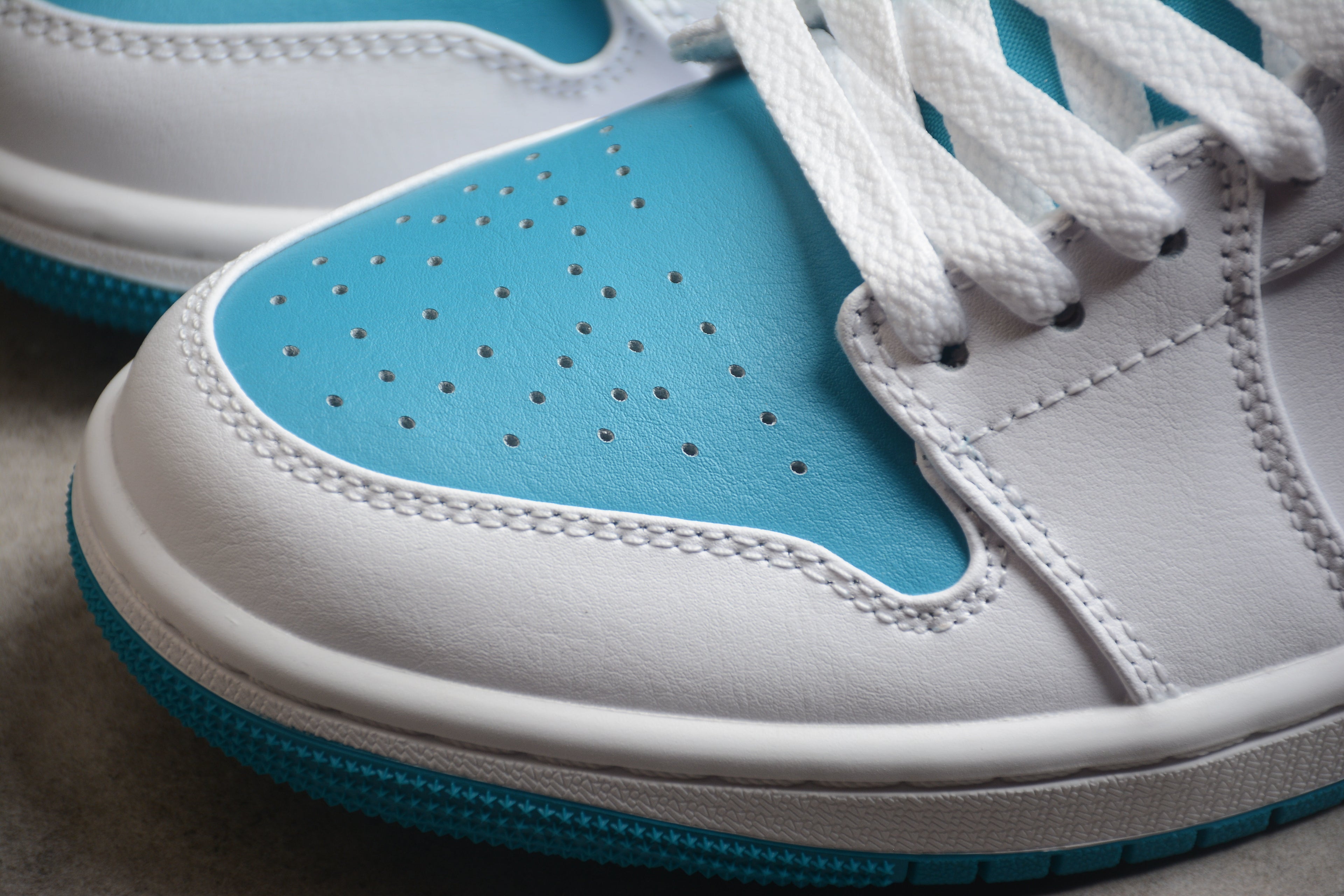 Jordan 1 Low – Azul / Blanco