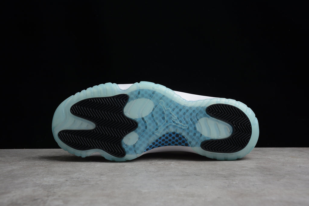 Air Jordan 11 – Blanco / Azul