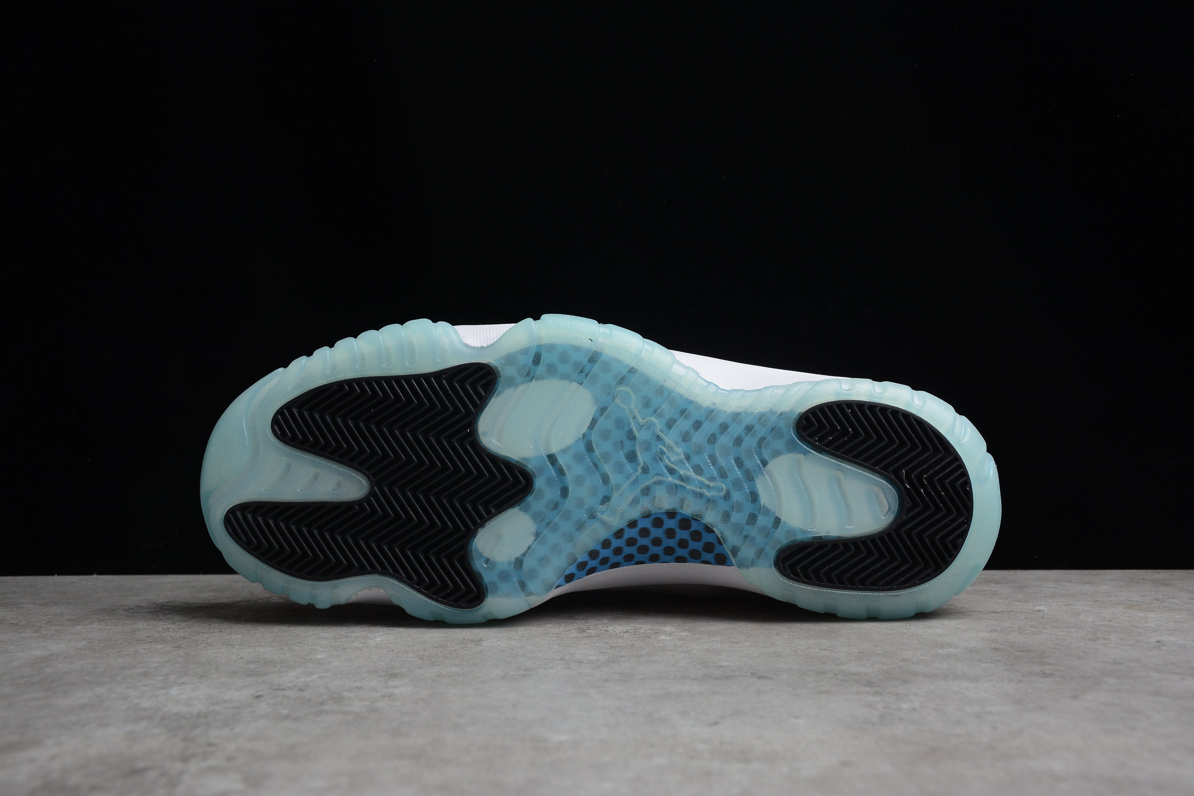 Air Jordan 11 – Blanco / Azul