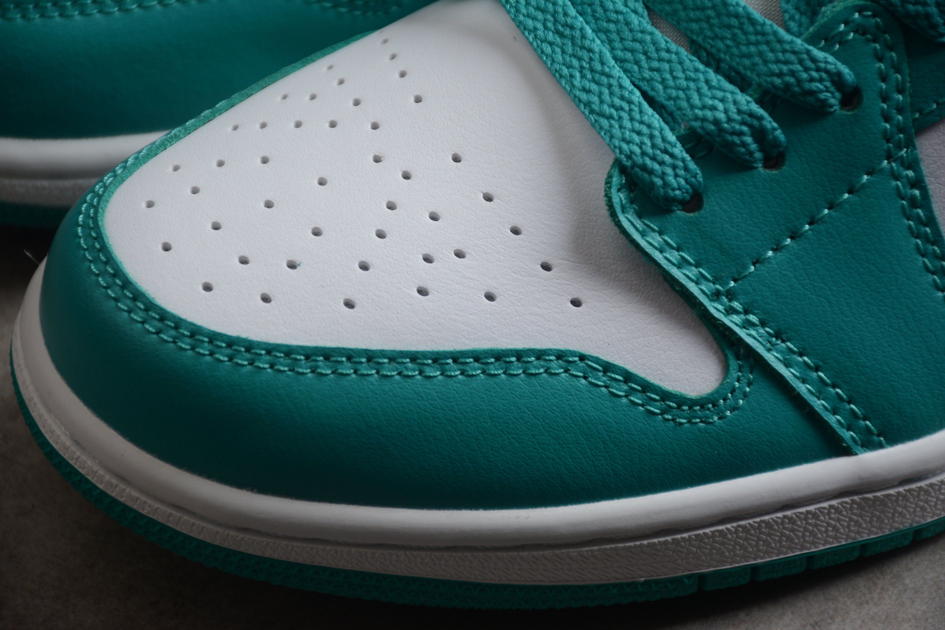 Jordan 1 Low – Turquesa / Blanco