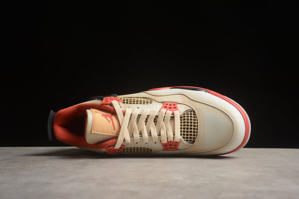 Air Jordan 4 – Beige / Rojo