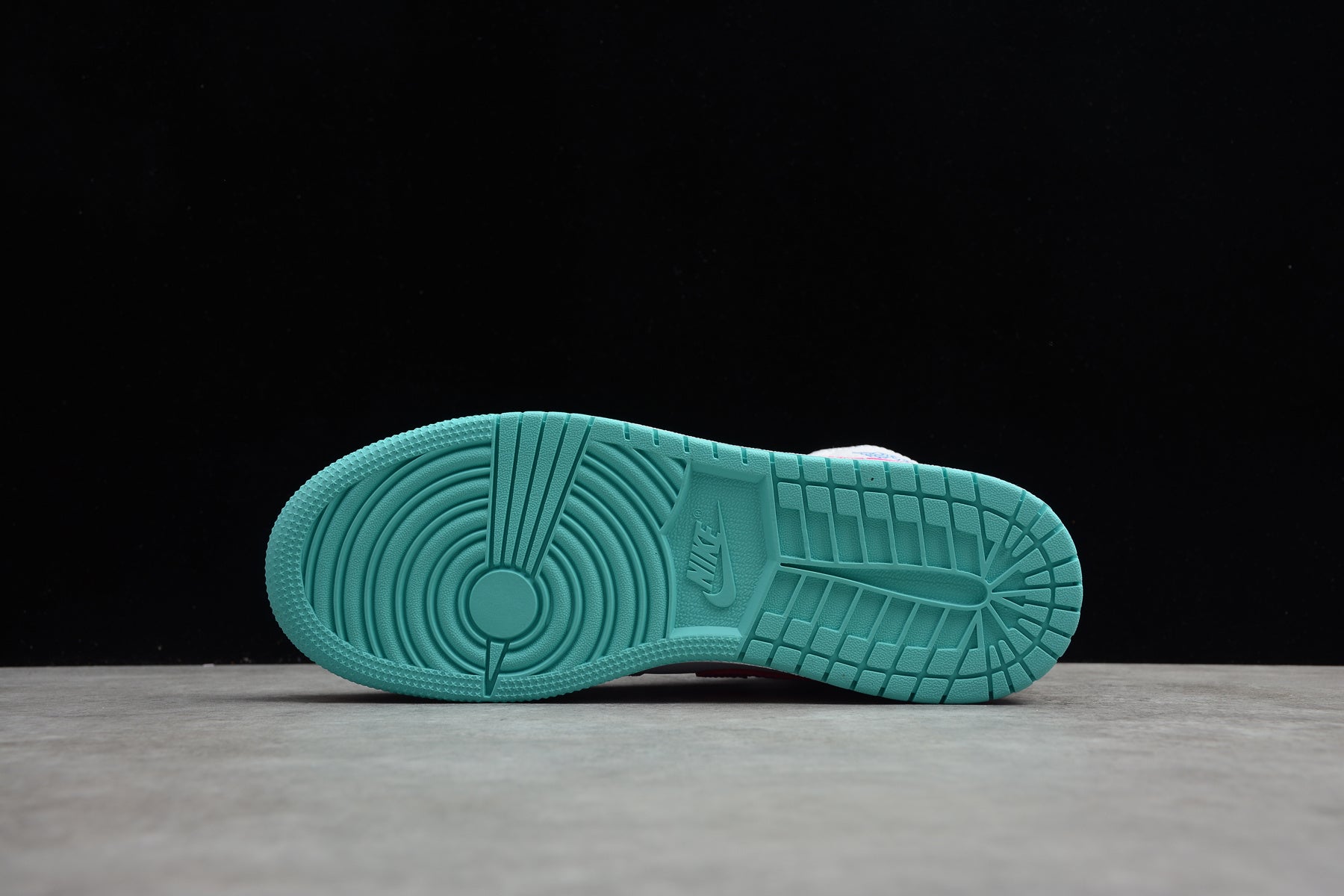 Air Jordan 1 Mid – Blanco / Rosa / Turquesa