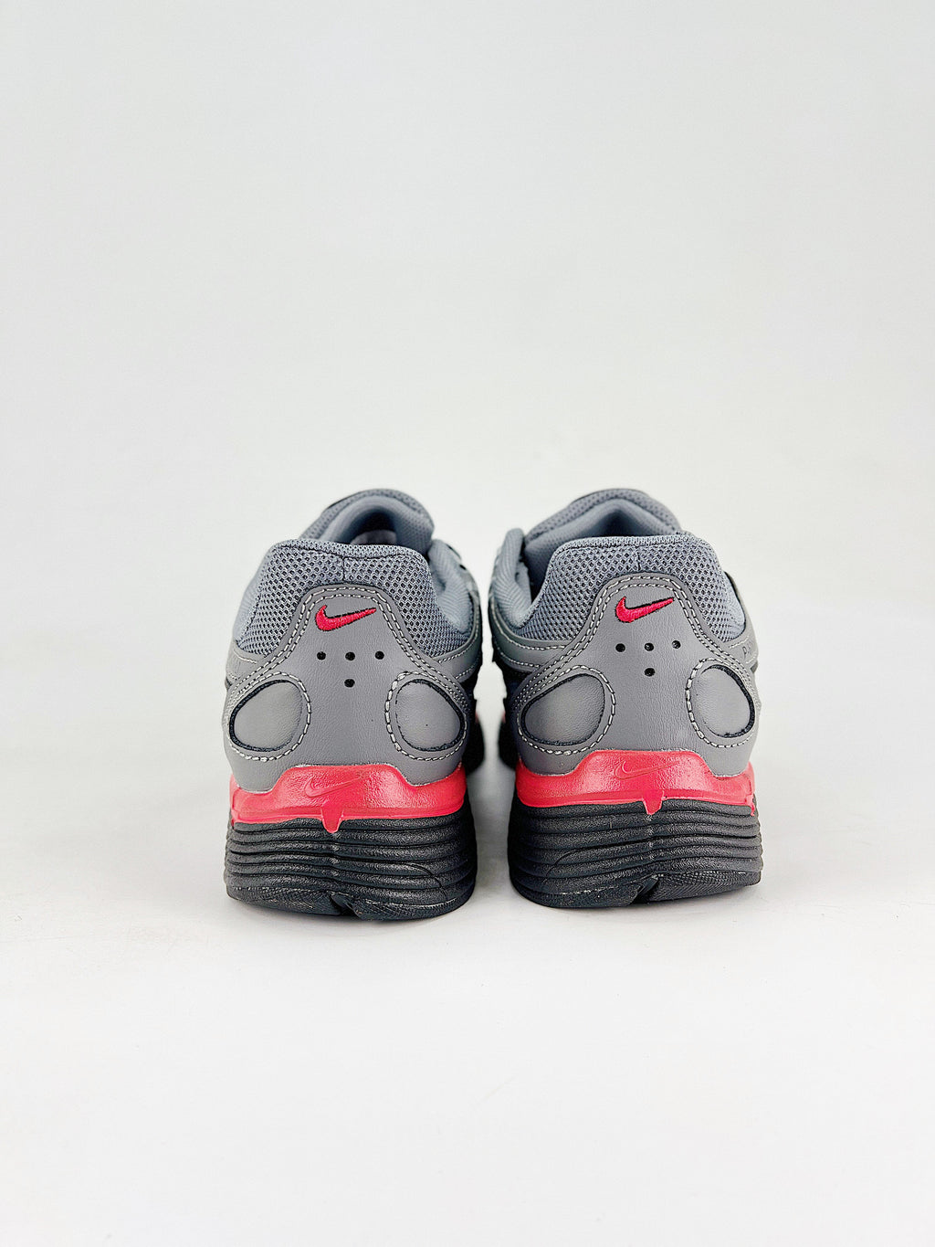 P-6000 – Gris / Negro / Rojo