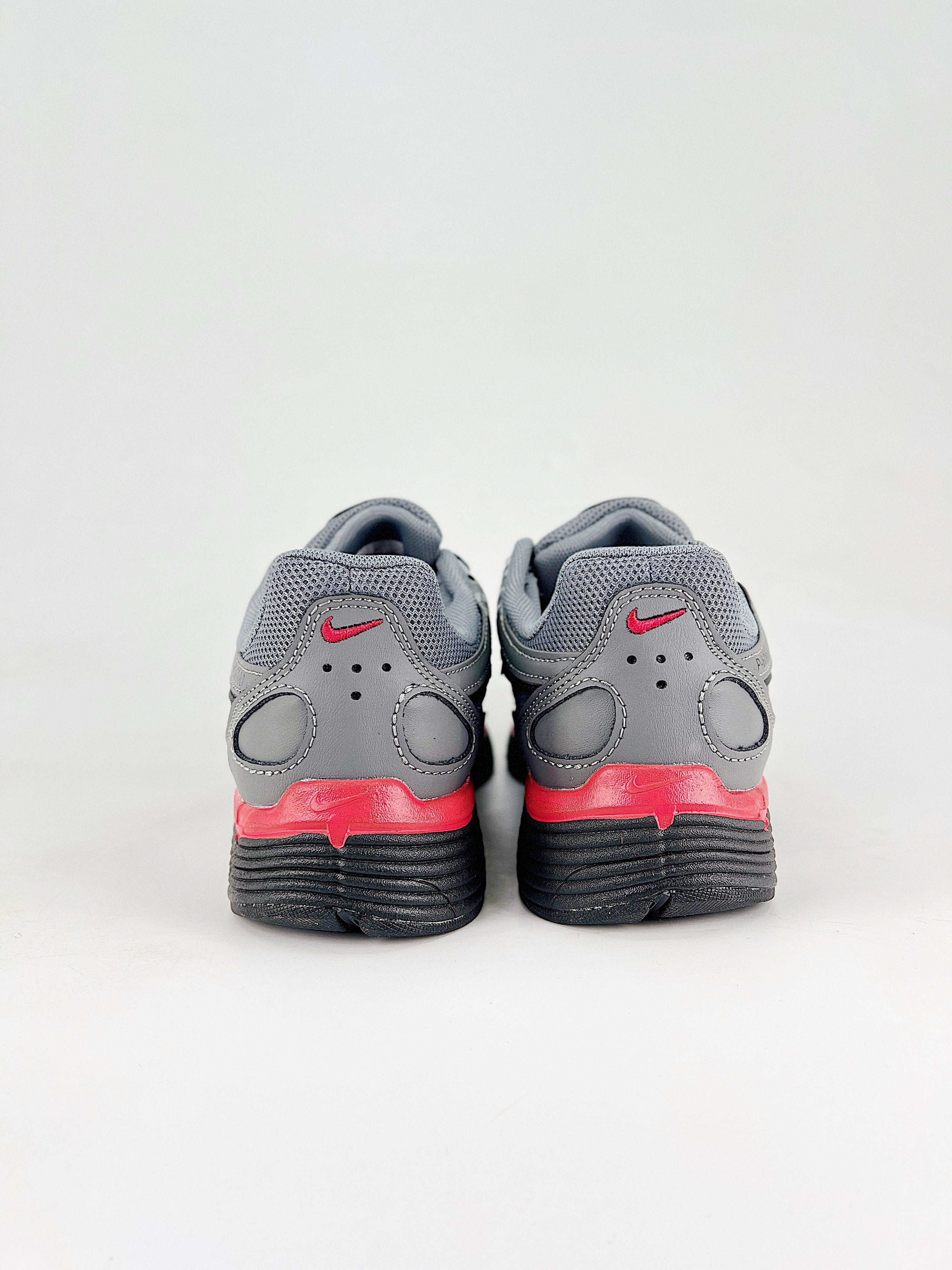 P-6000 – Gris / Negro / Rojo