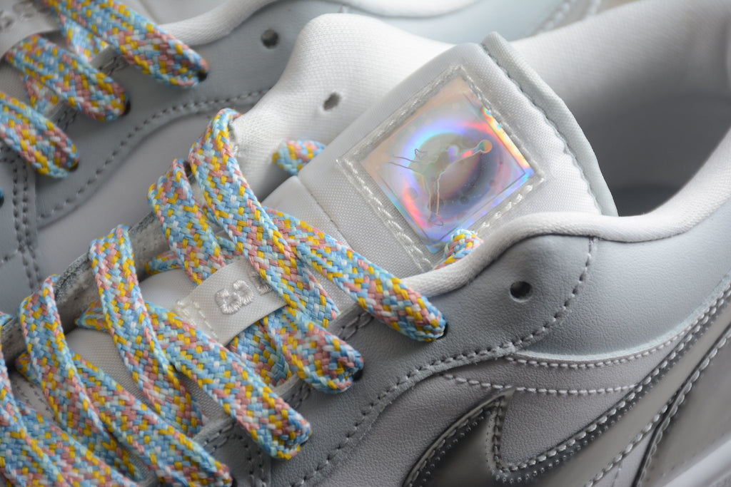 Jordan 1 Low – Beige / Plata / Blanco
