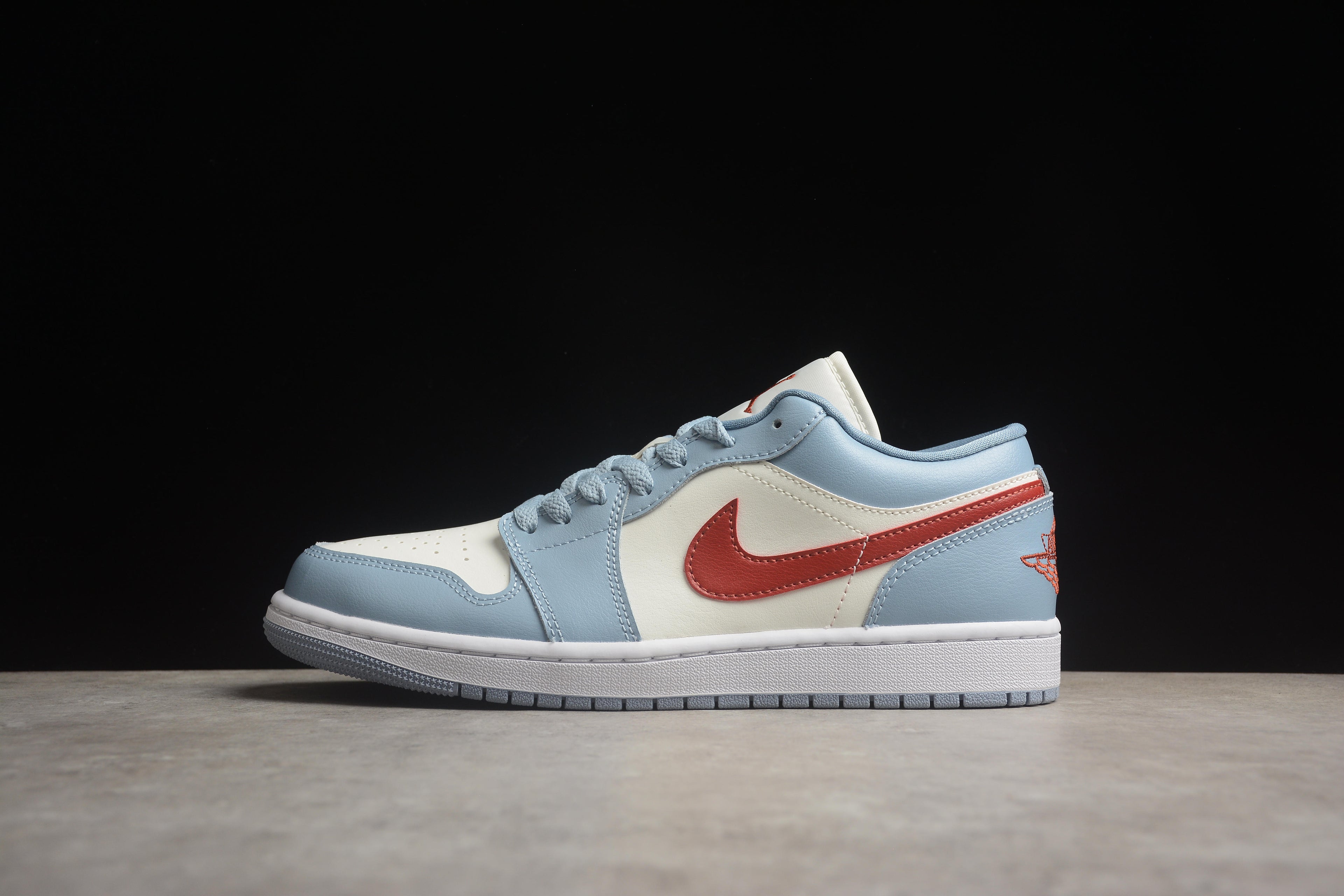 Jordan 1 Low – Azul / Blanco / Rojo