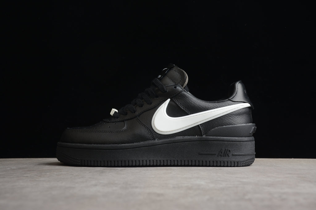 Air Force 1 Low – Full Negro / Blanco