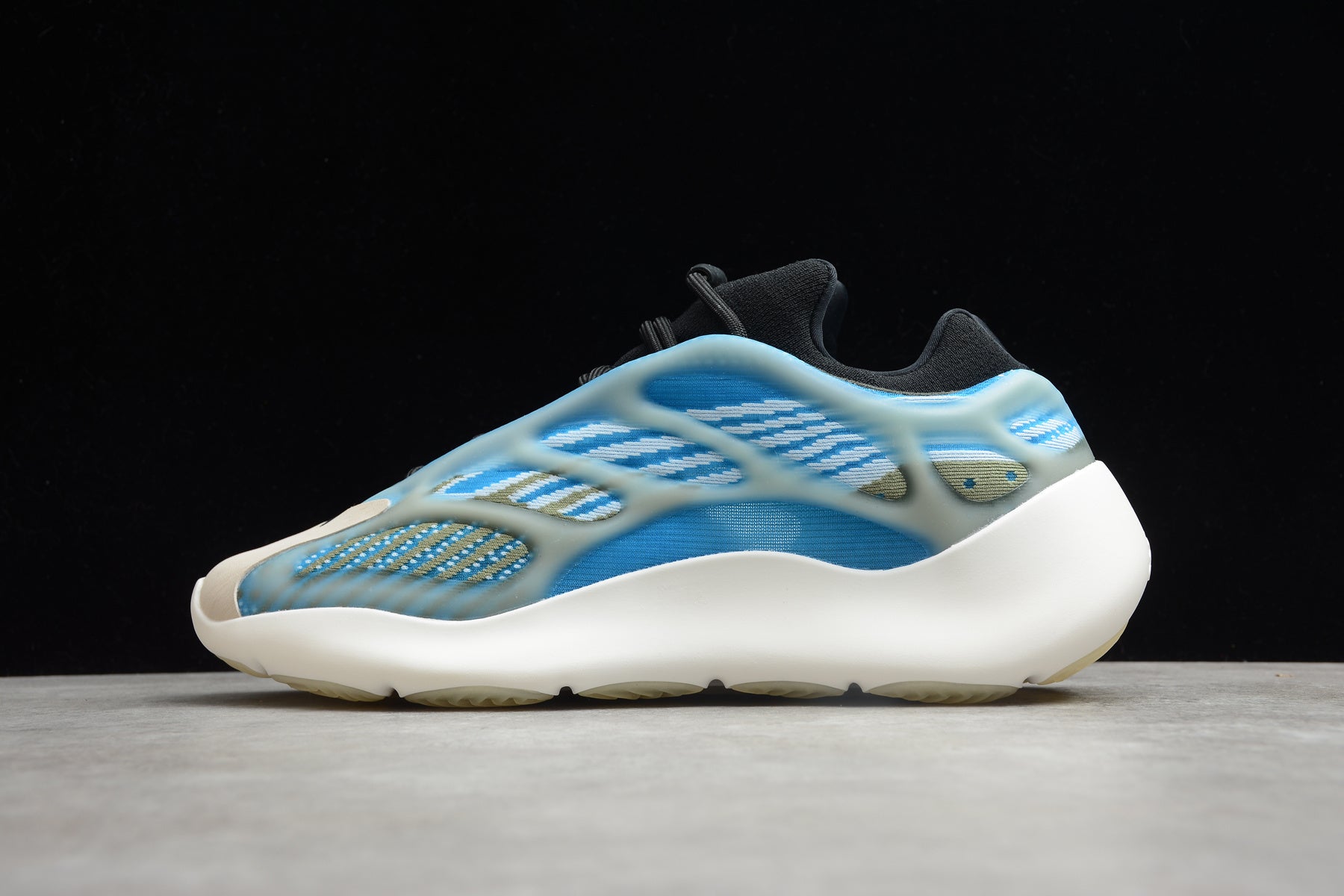 Adidas Yeezy 700 V3 – Azul