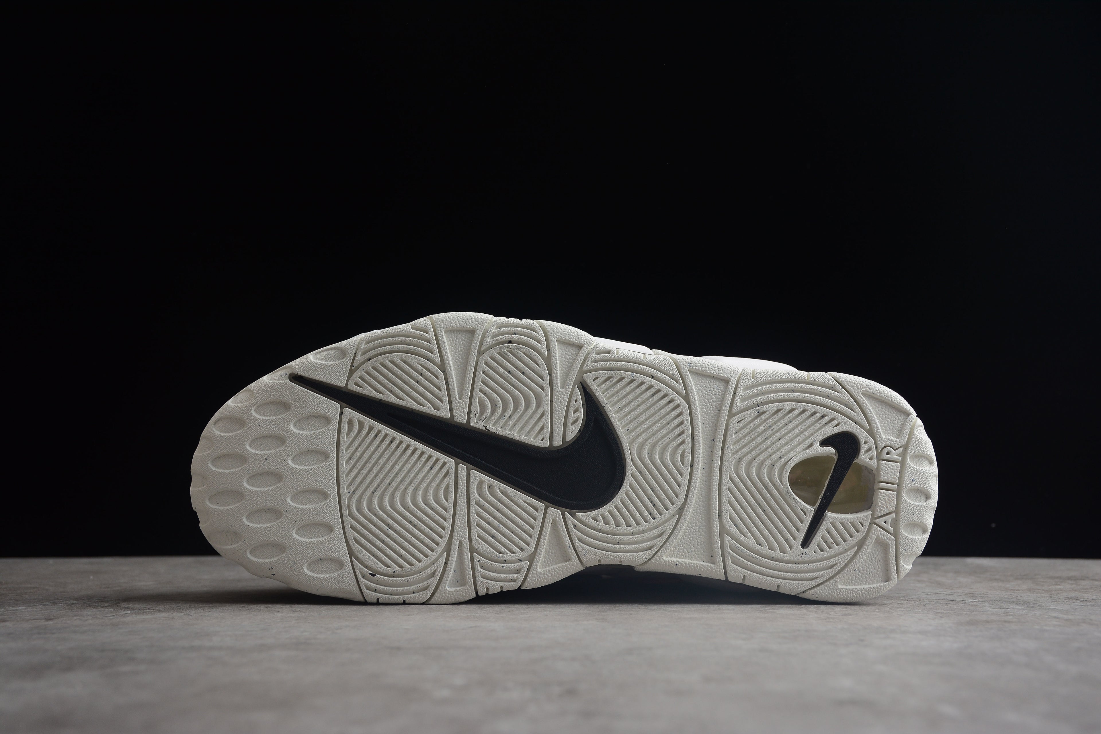 Air More Uptempo – Blanco / Negro
