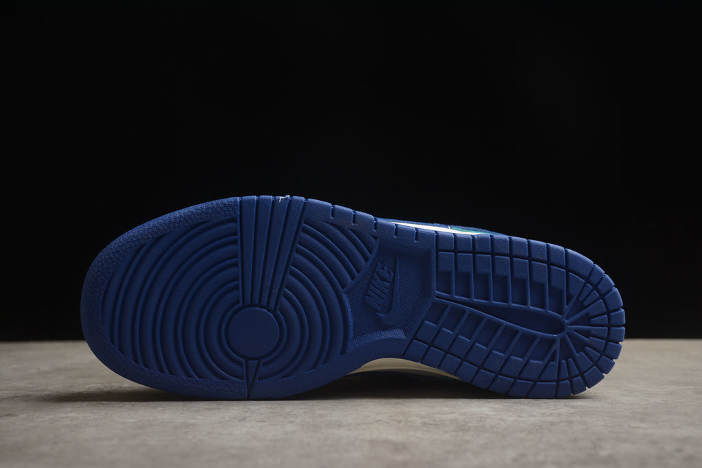 Dunk SB – Azul / Blanco Oscuro